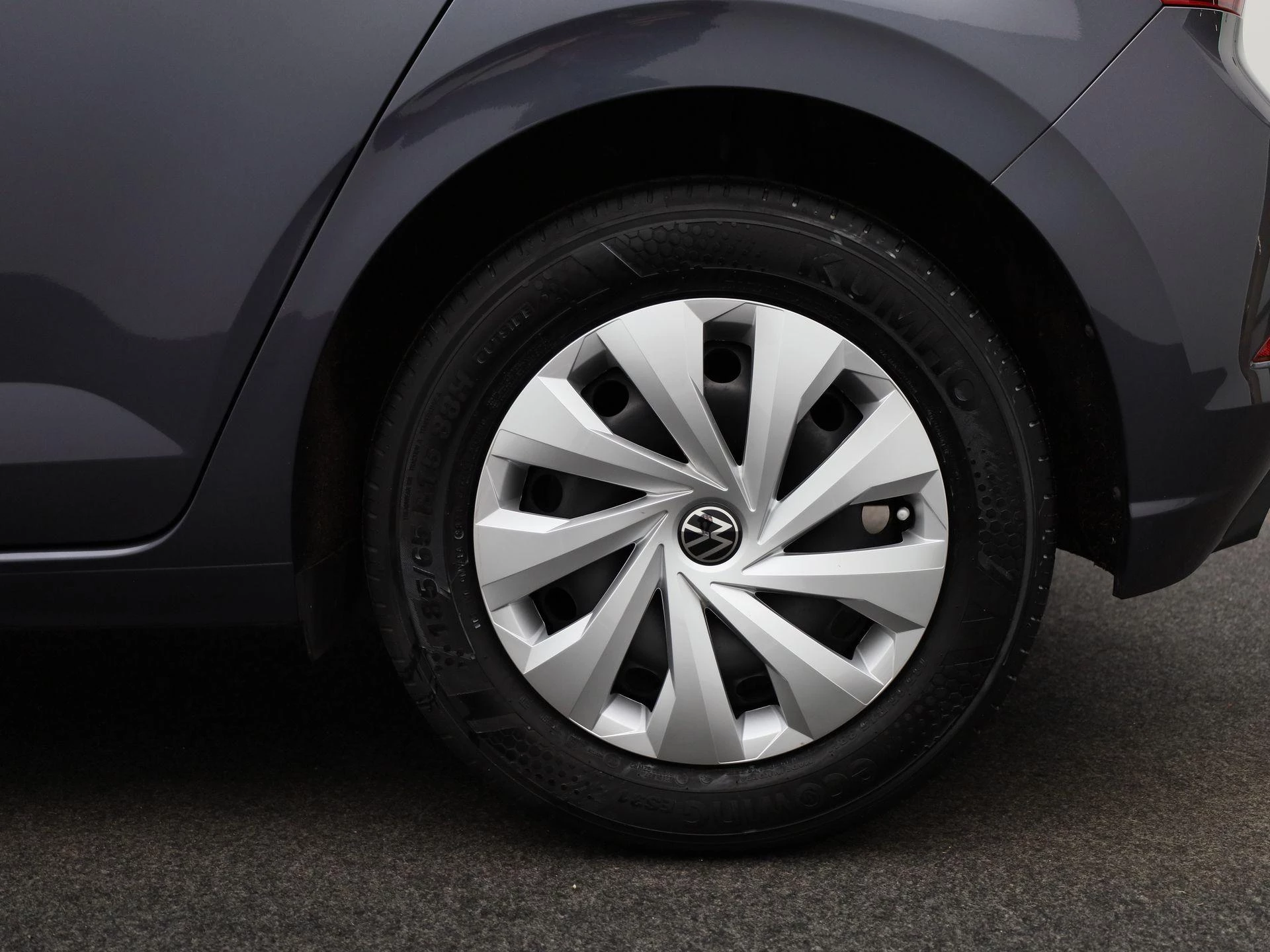 Volkswagen-Polo-image-12