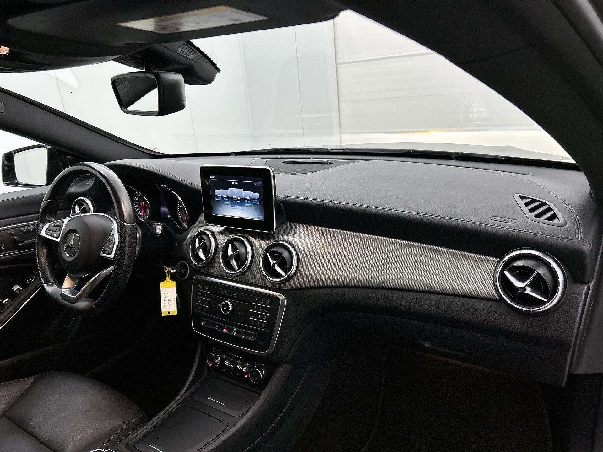 Mercedes-Benz-CLA-image-19