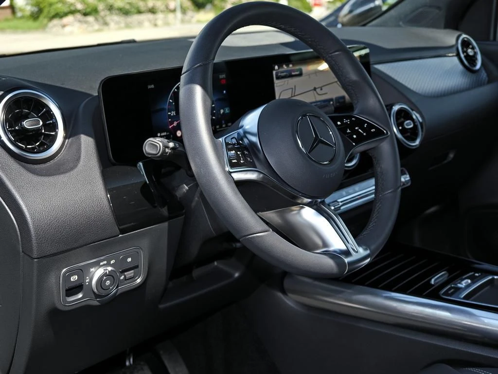 Mercedes-Benz-GLA 200 d-image-9