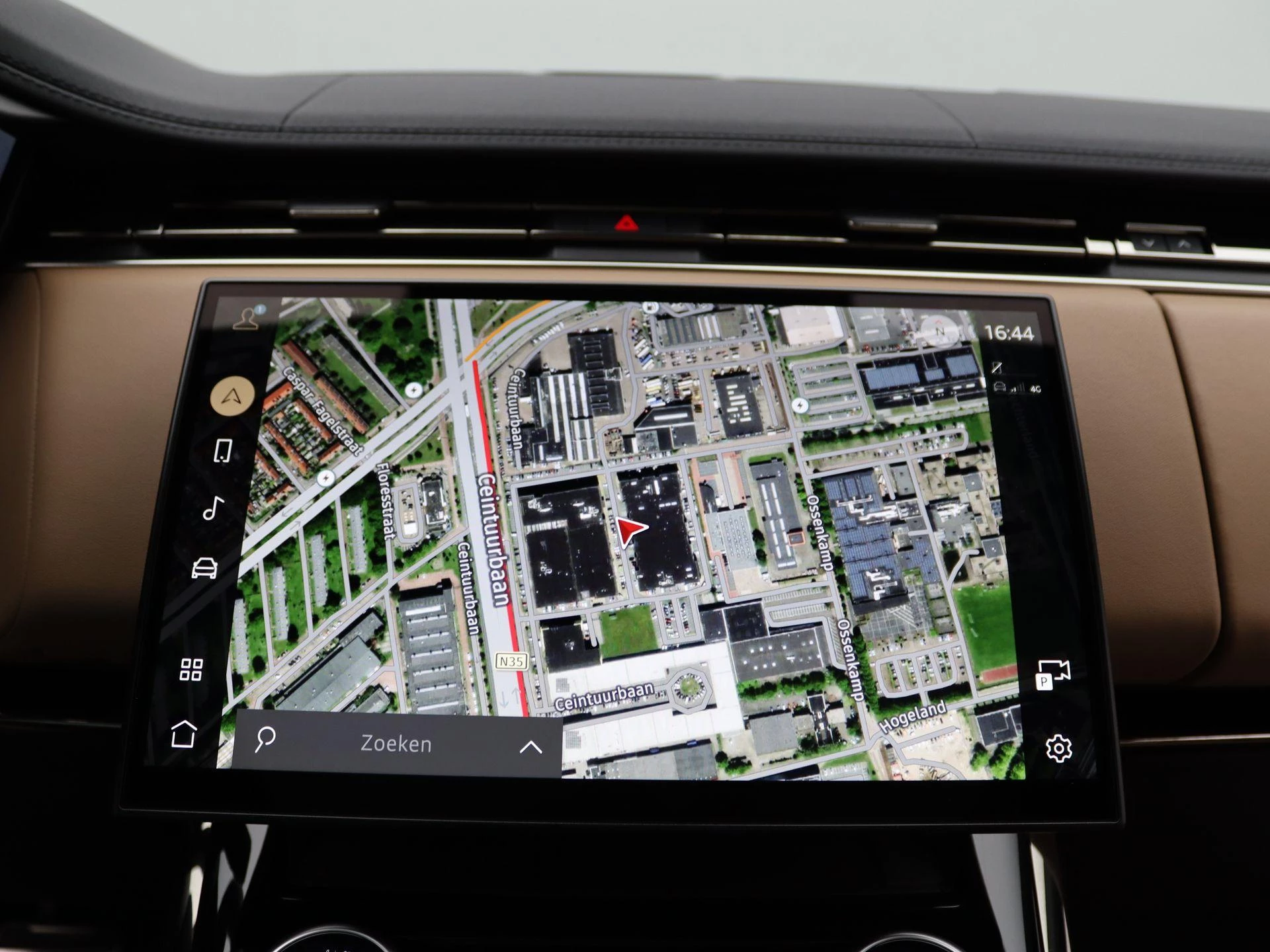 Land Rover-Range Rover Sport-image-16