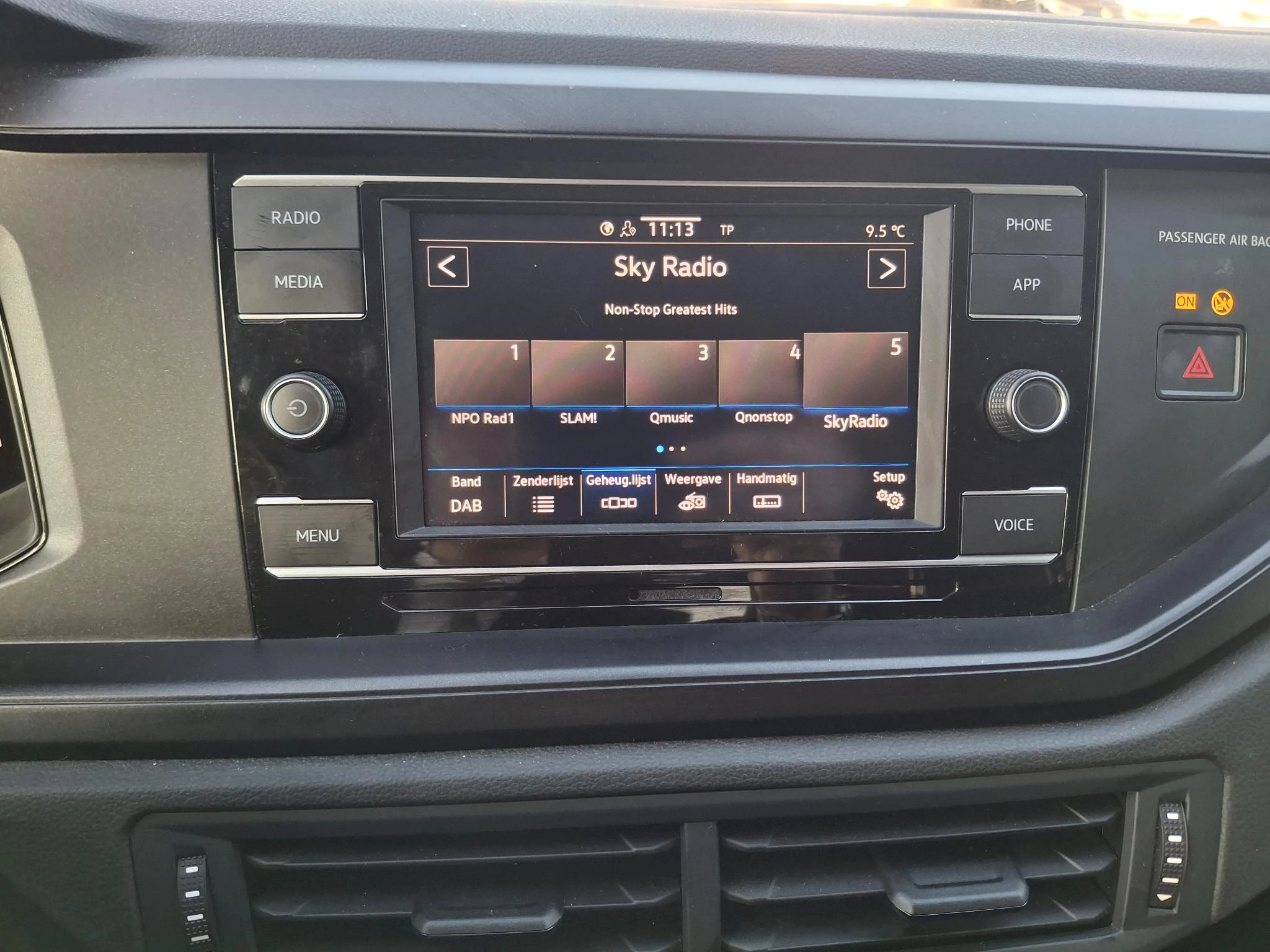 Volkswagen-Polo-image-9