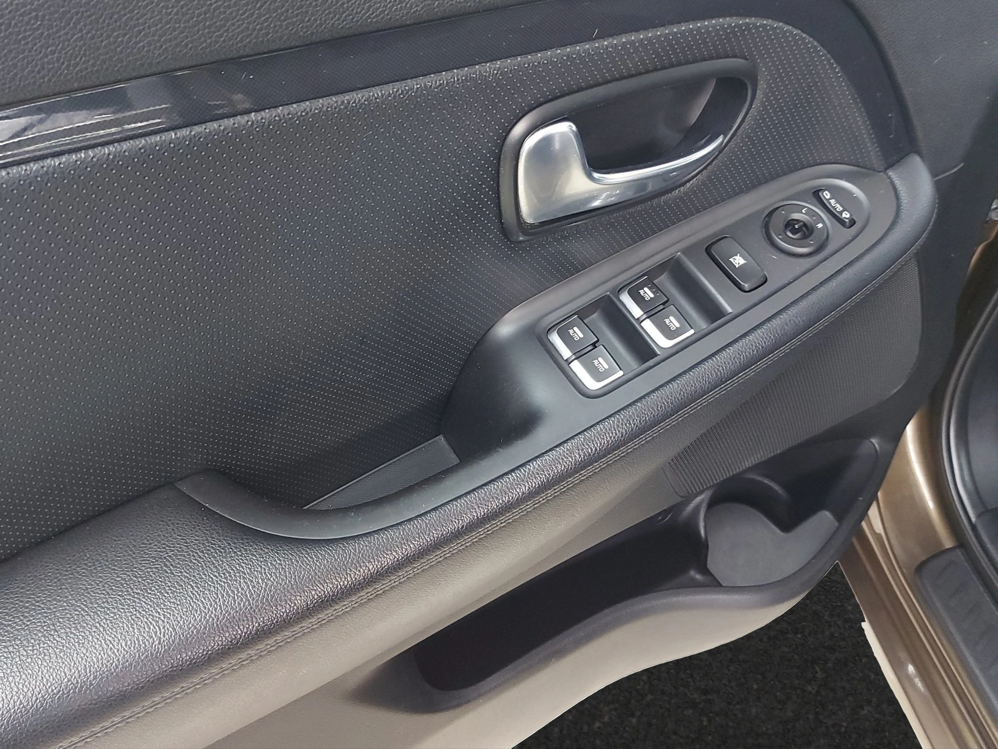 Kia-Carens-image-16