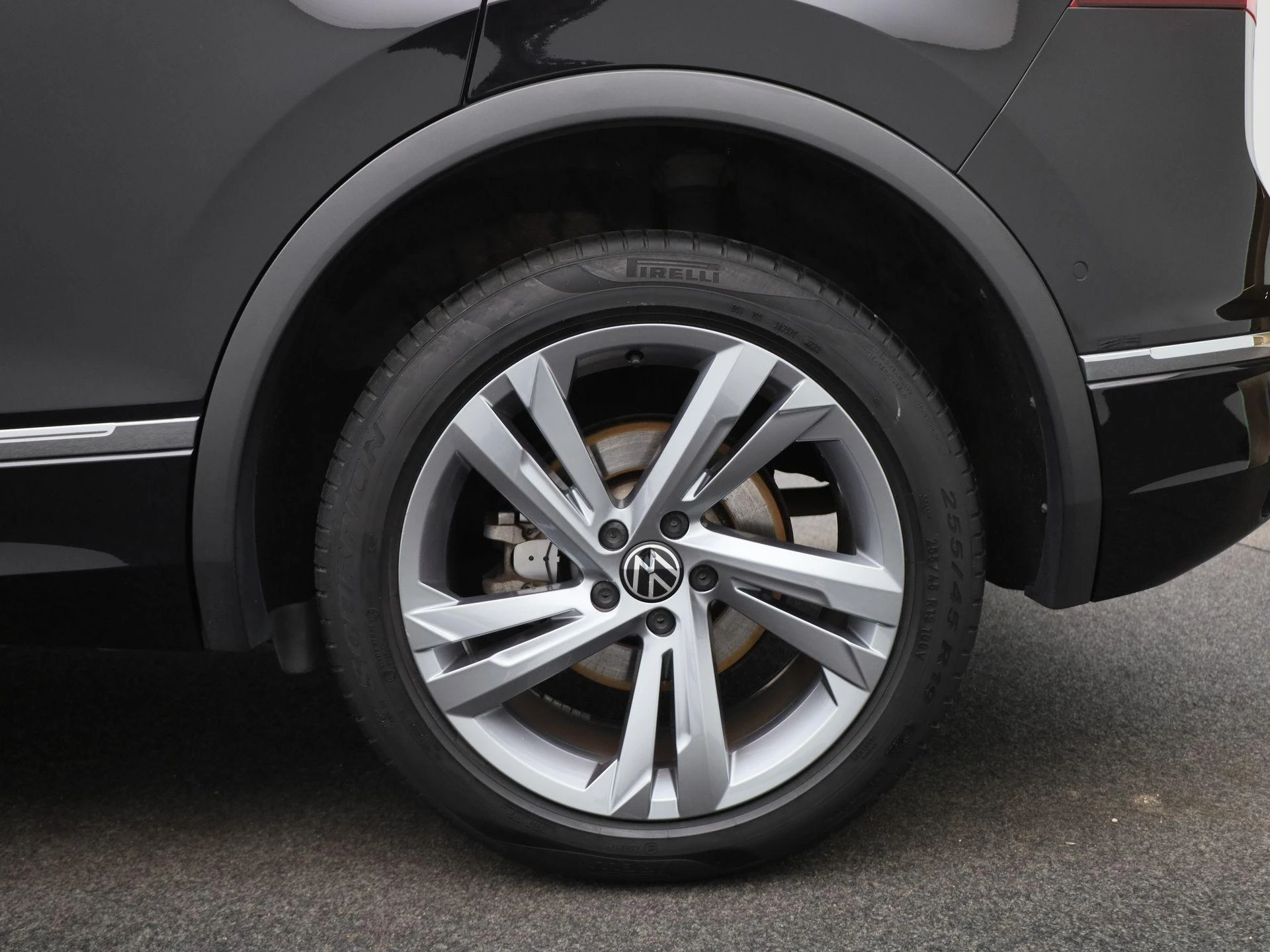 Volkswagen-Tiguan-image-12