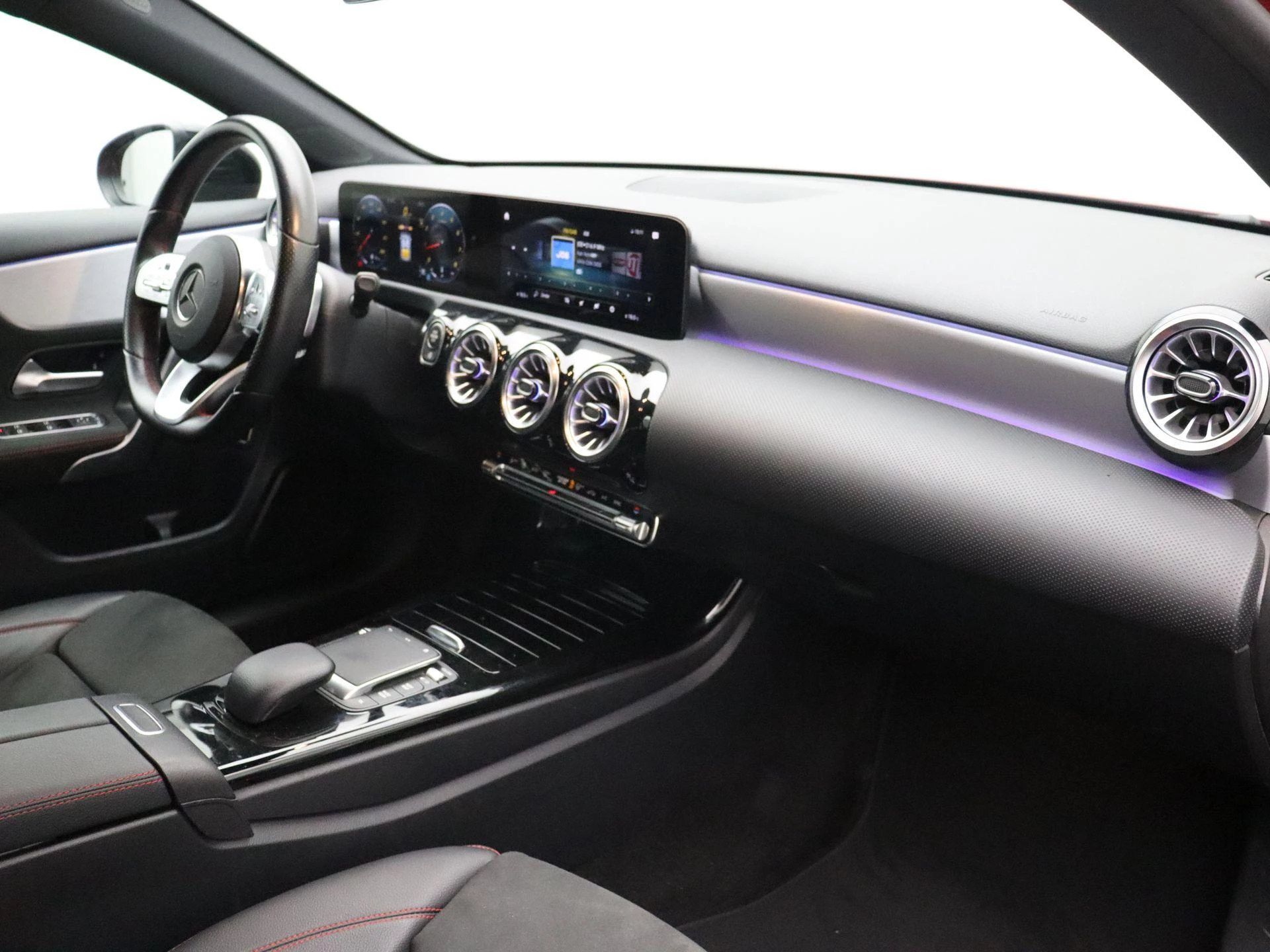 Mercedes-Benz Classe A 180 AMG Line Sedan + NIGHTPAKKET + LED + CAMERA +