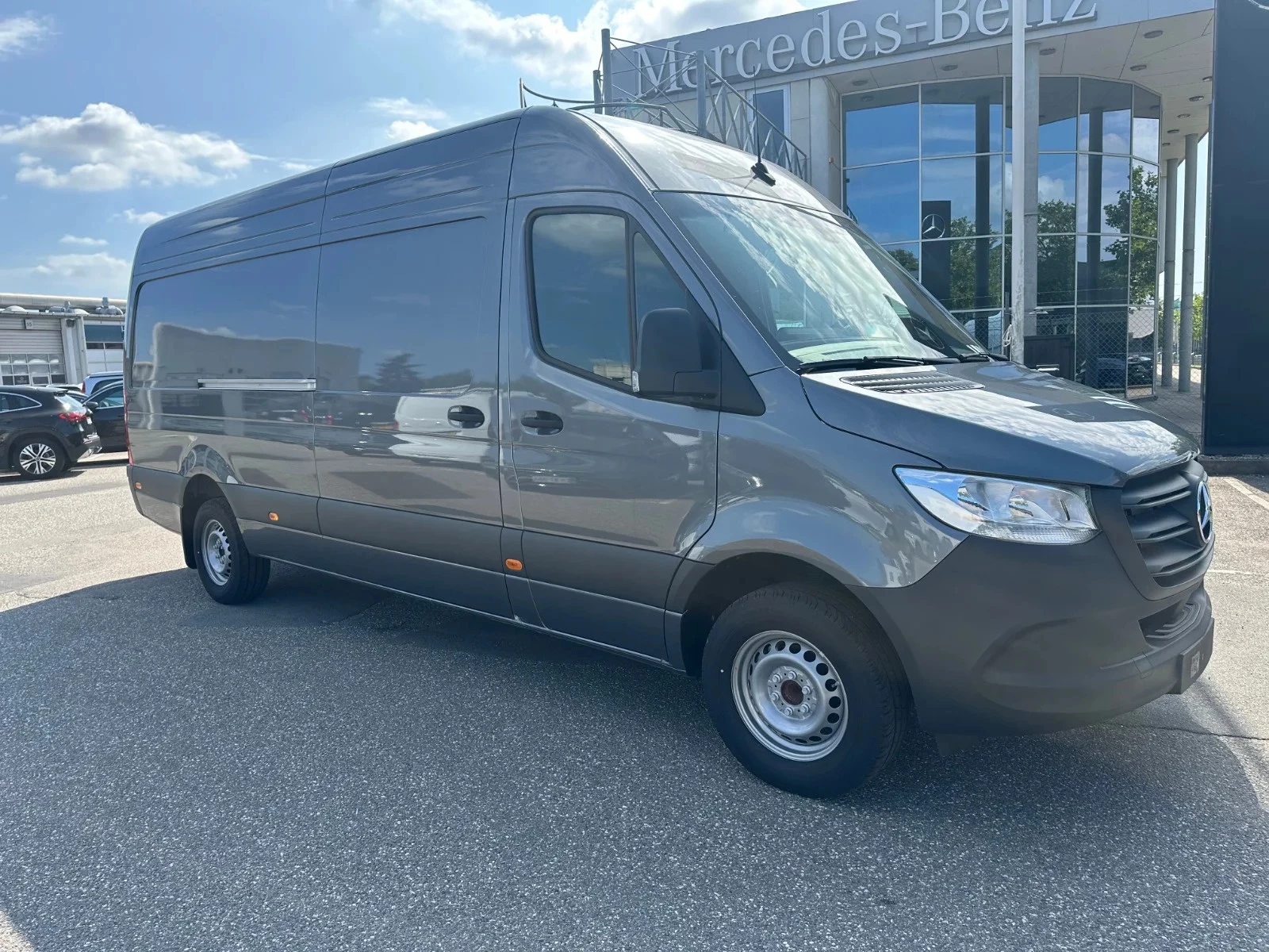 Mercedes-Benz-Sprinter-image-4