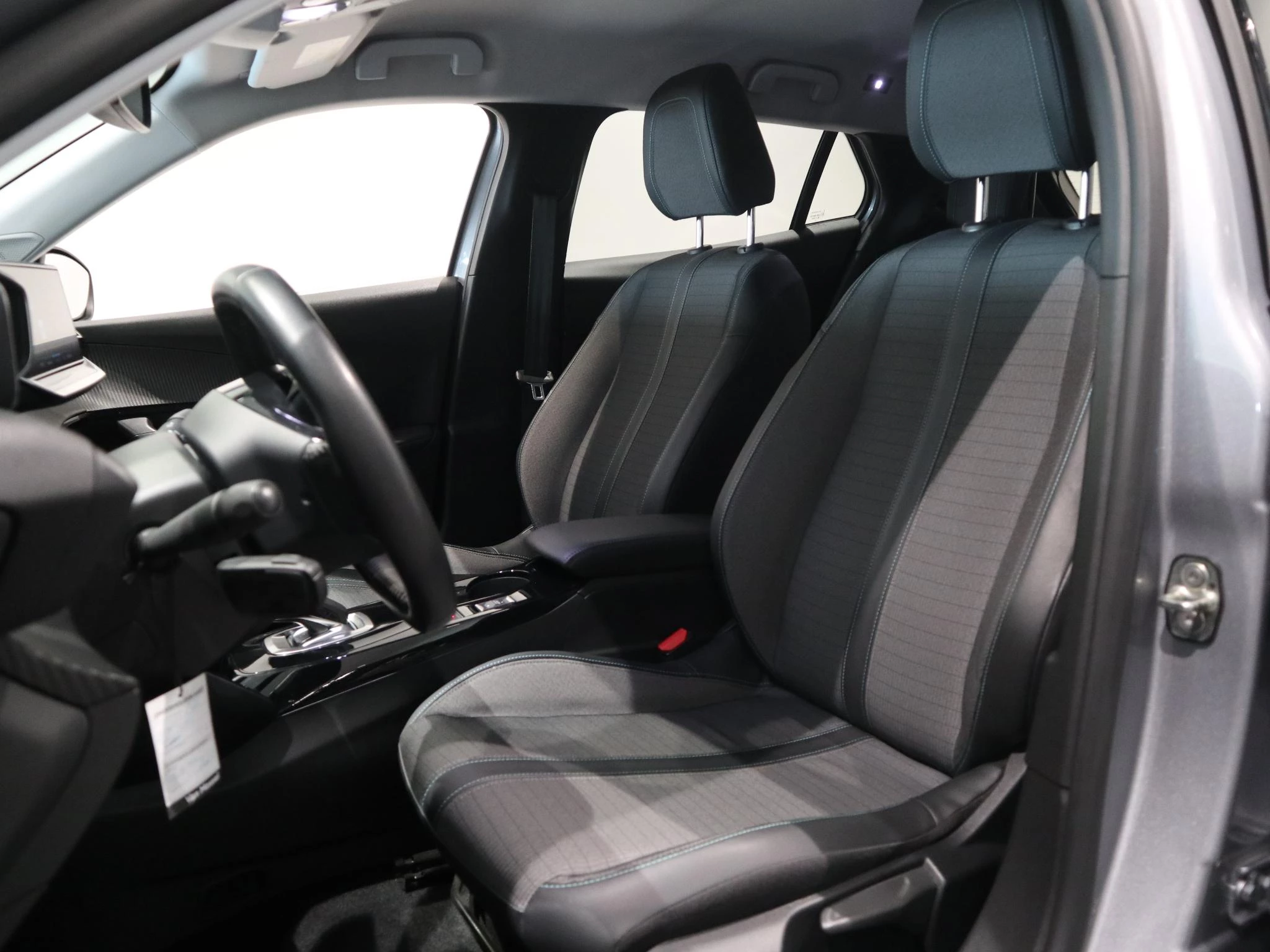 Peugeot-e-2008-image-6