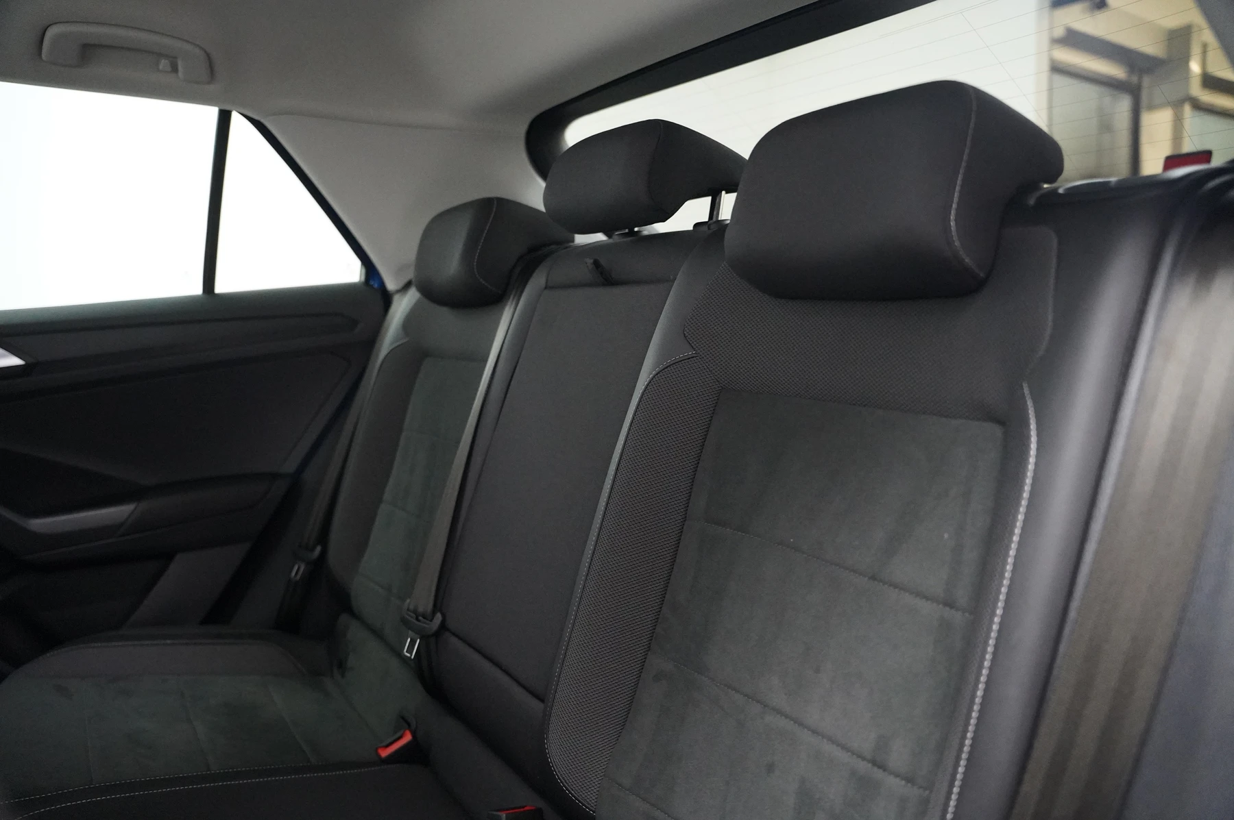Volkswagen-T-Roc-image-29