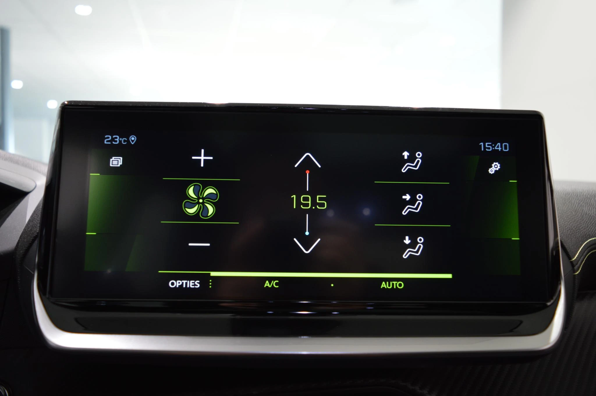 Peugeot-208-image-12