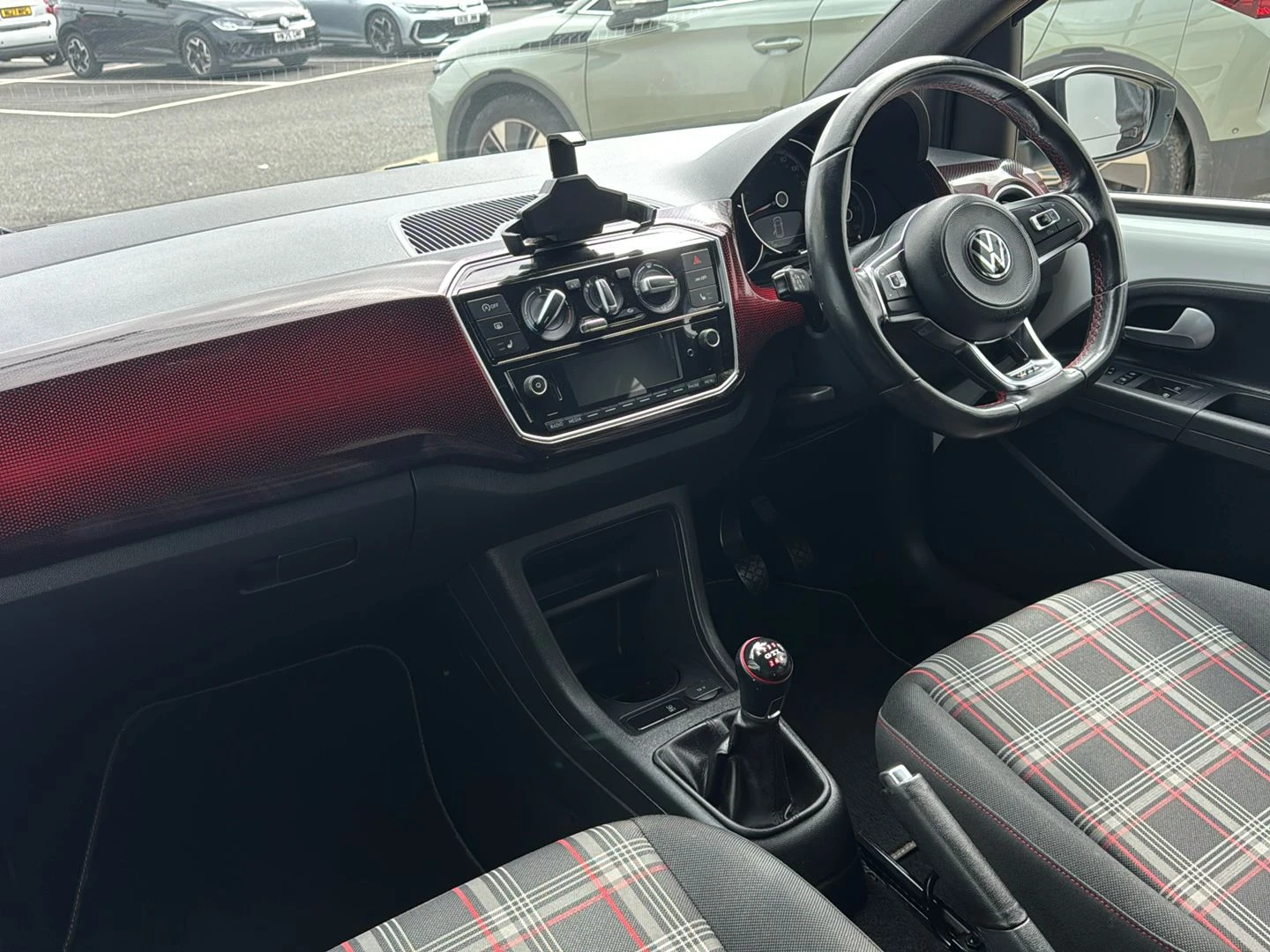 Volkswagen-up!-image-1