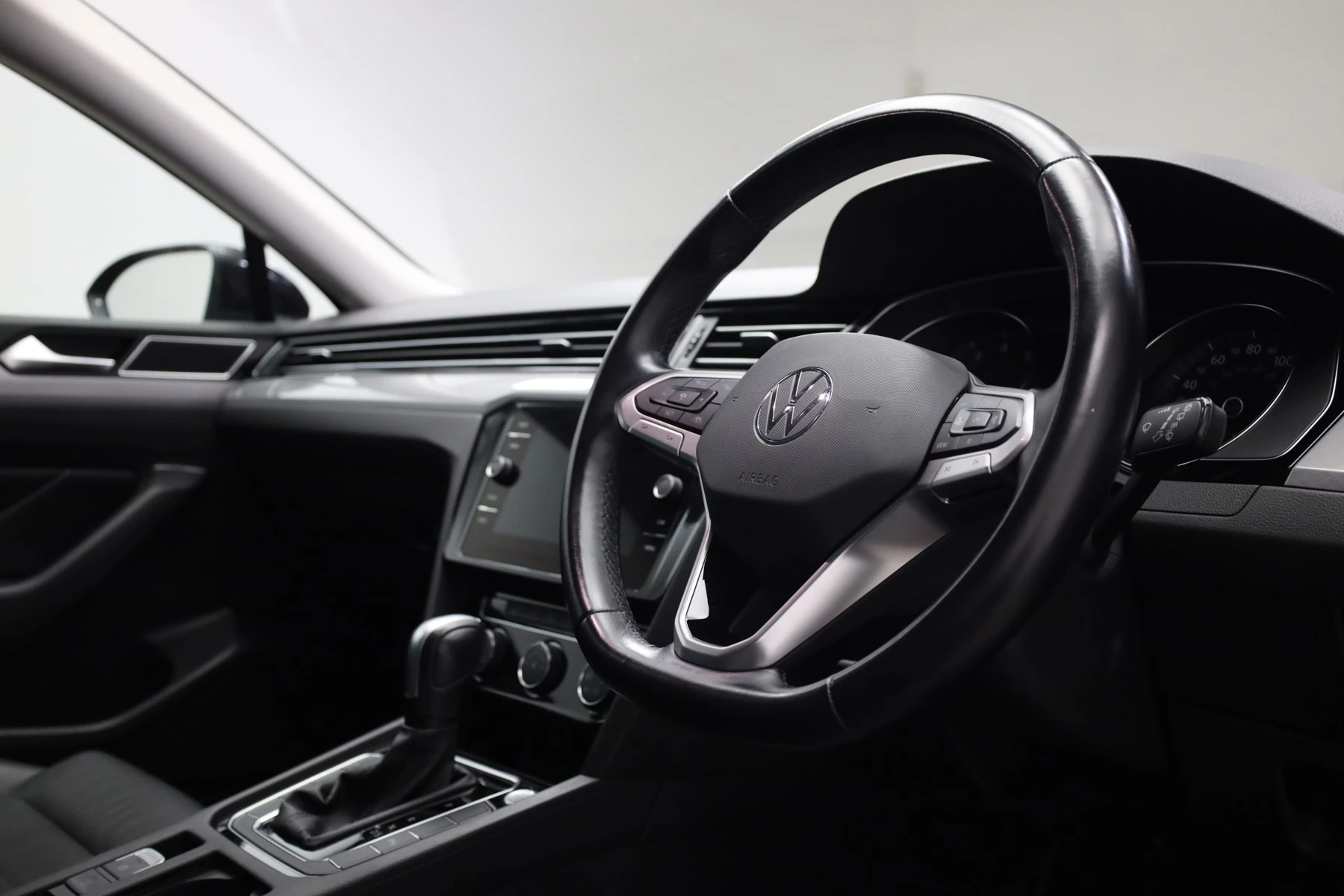Volkswagen-Passat-image-25