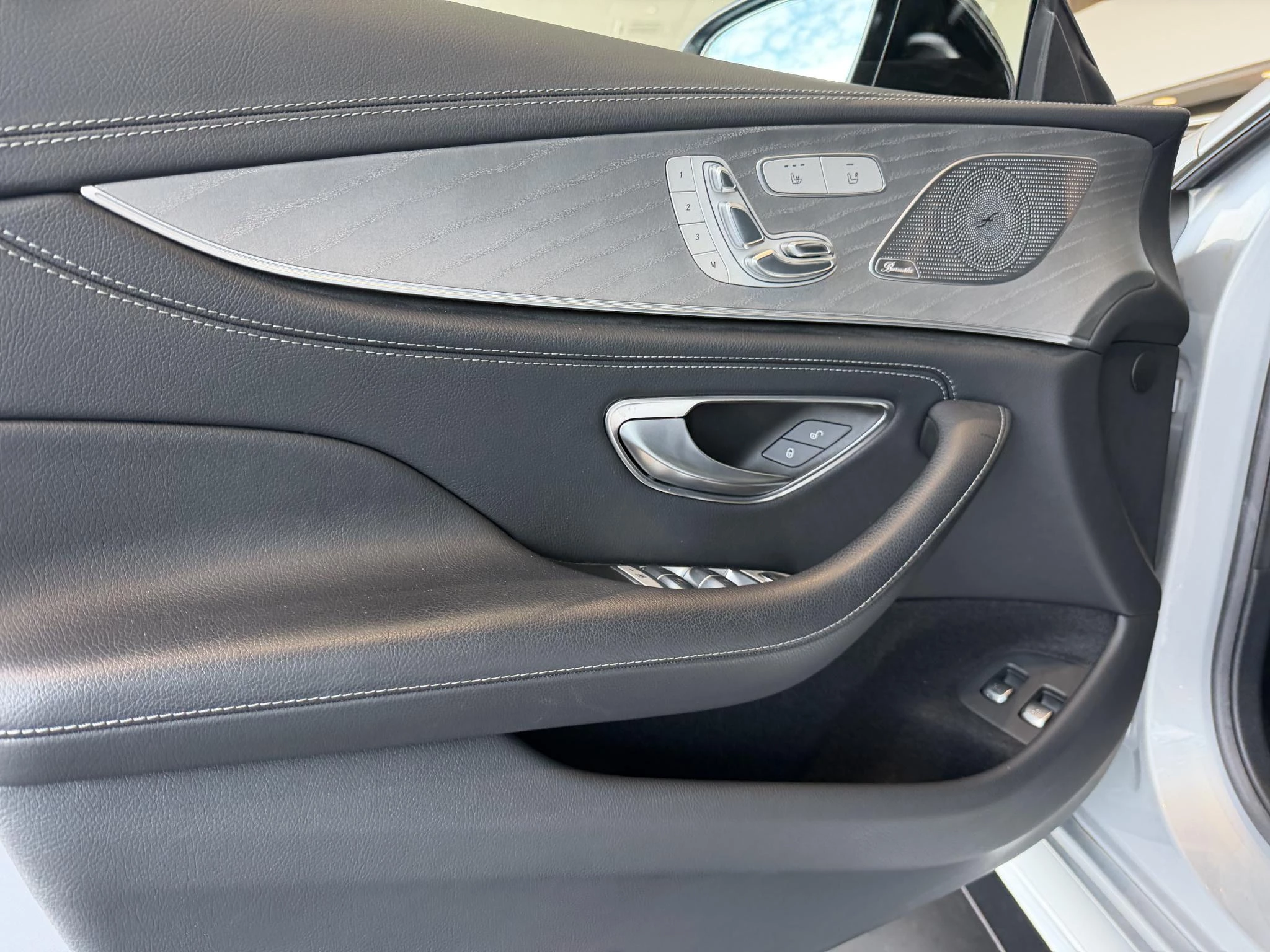 Mercedes-Benz-CLS-image-11