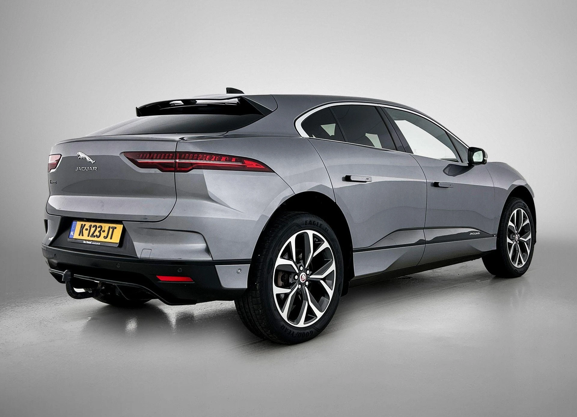 Jaguar-I-PACE-image-3