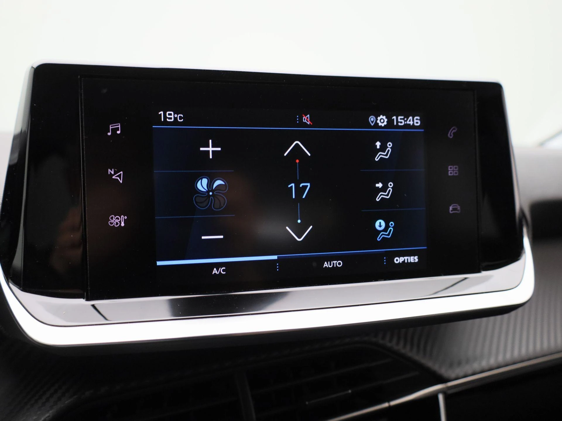 Peugeot-208-image-19