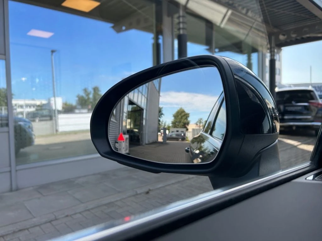 Mercedes-Benz-GLC 220 d-image-19