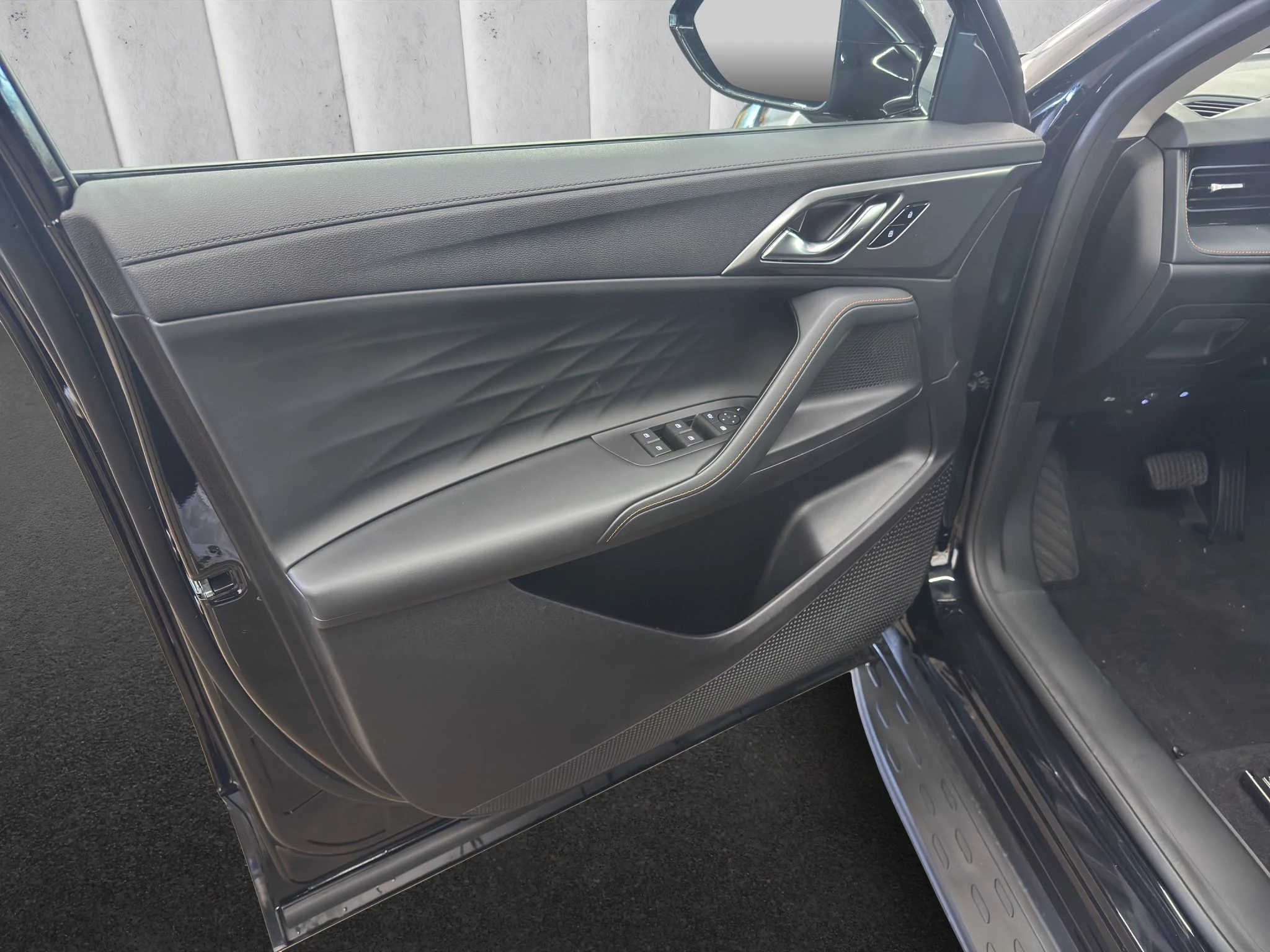 MG HS Luxury 1.5 T PHEV Sports Utility Vehicle. 200 kW. 5-türig