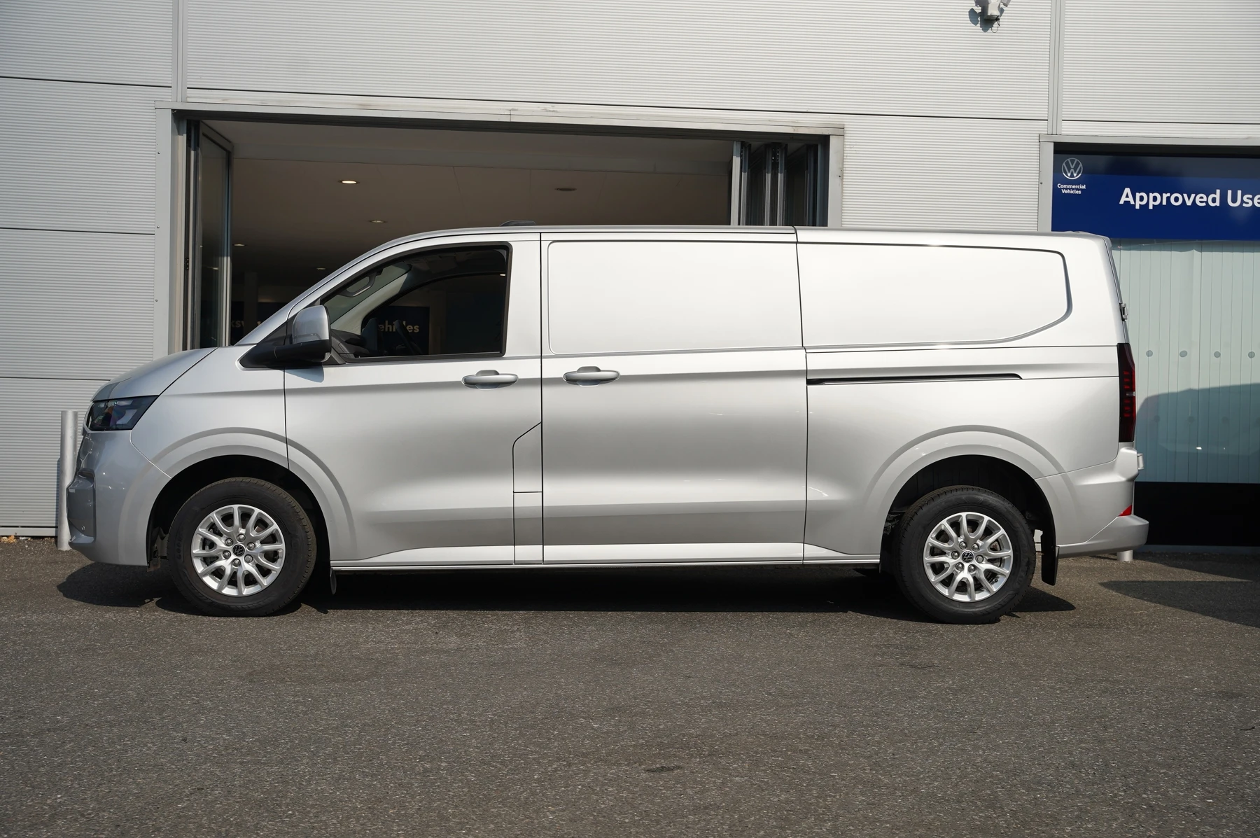 Volkswagen-Transporter-image-13