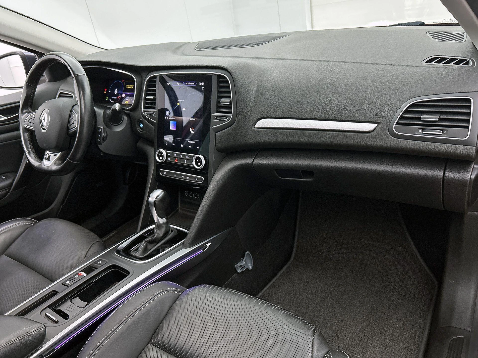 Renault-Megane E-Tech-image-23