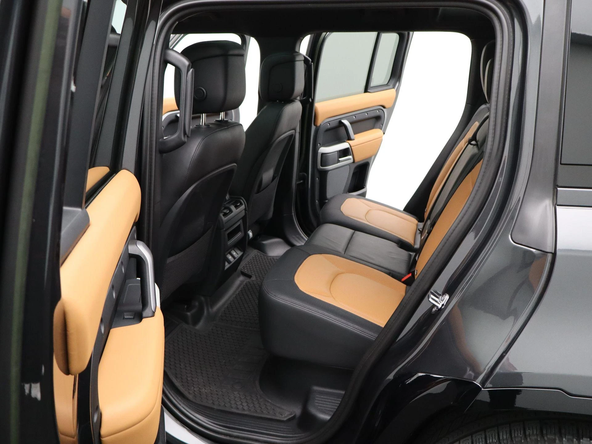 Land Rover-Defender-image-12
