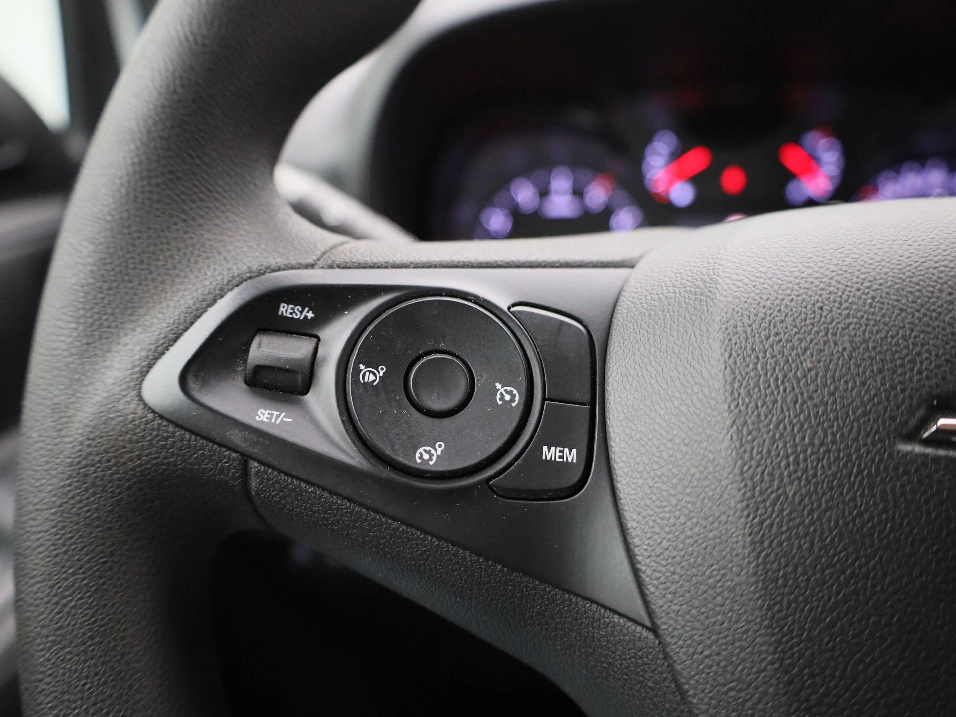 Opel-Combo Life-image-16