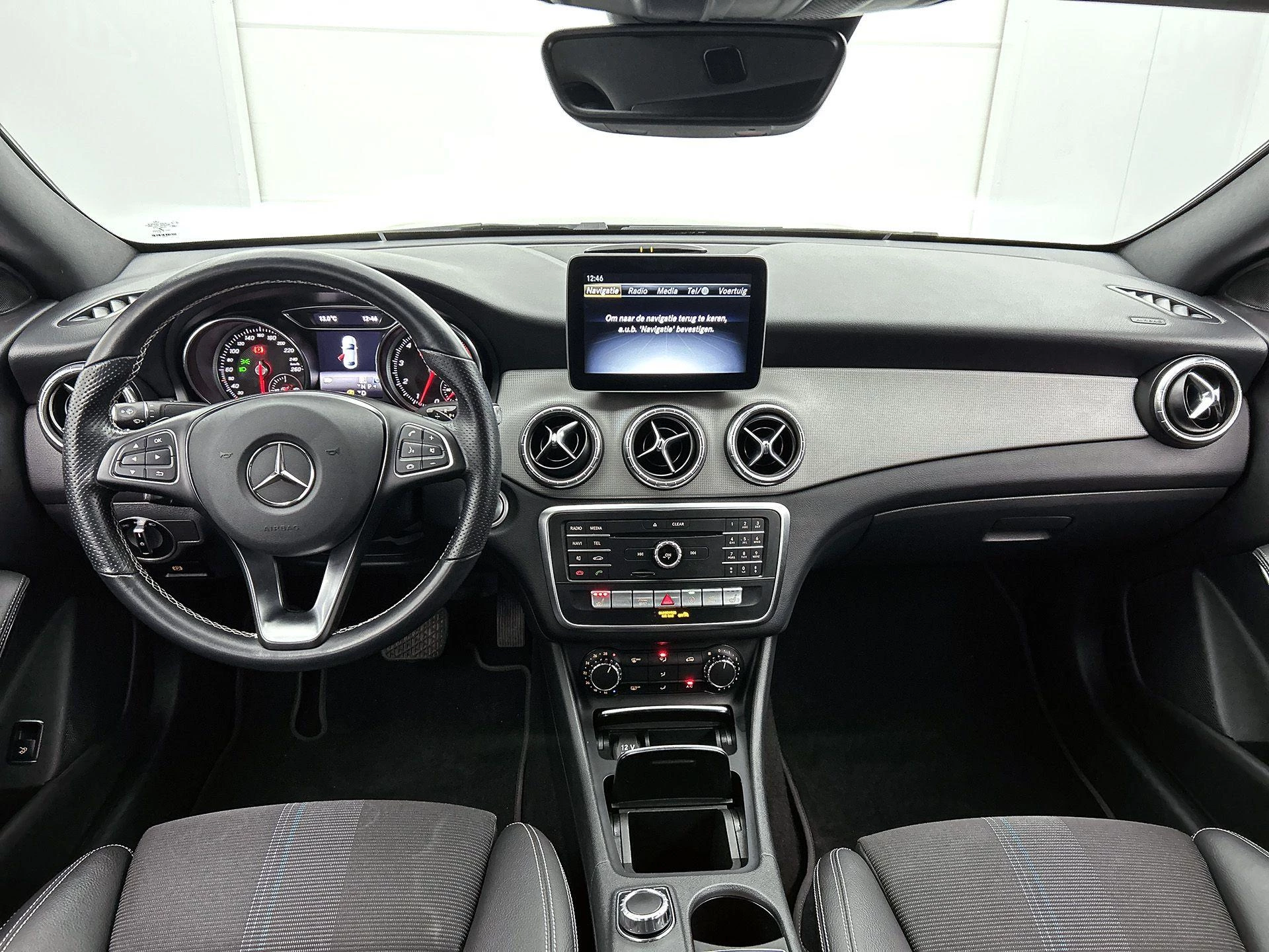 Mercedes-Benz-CLA-image-1