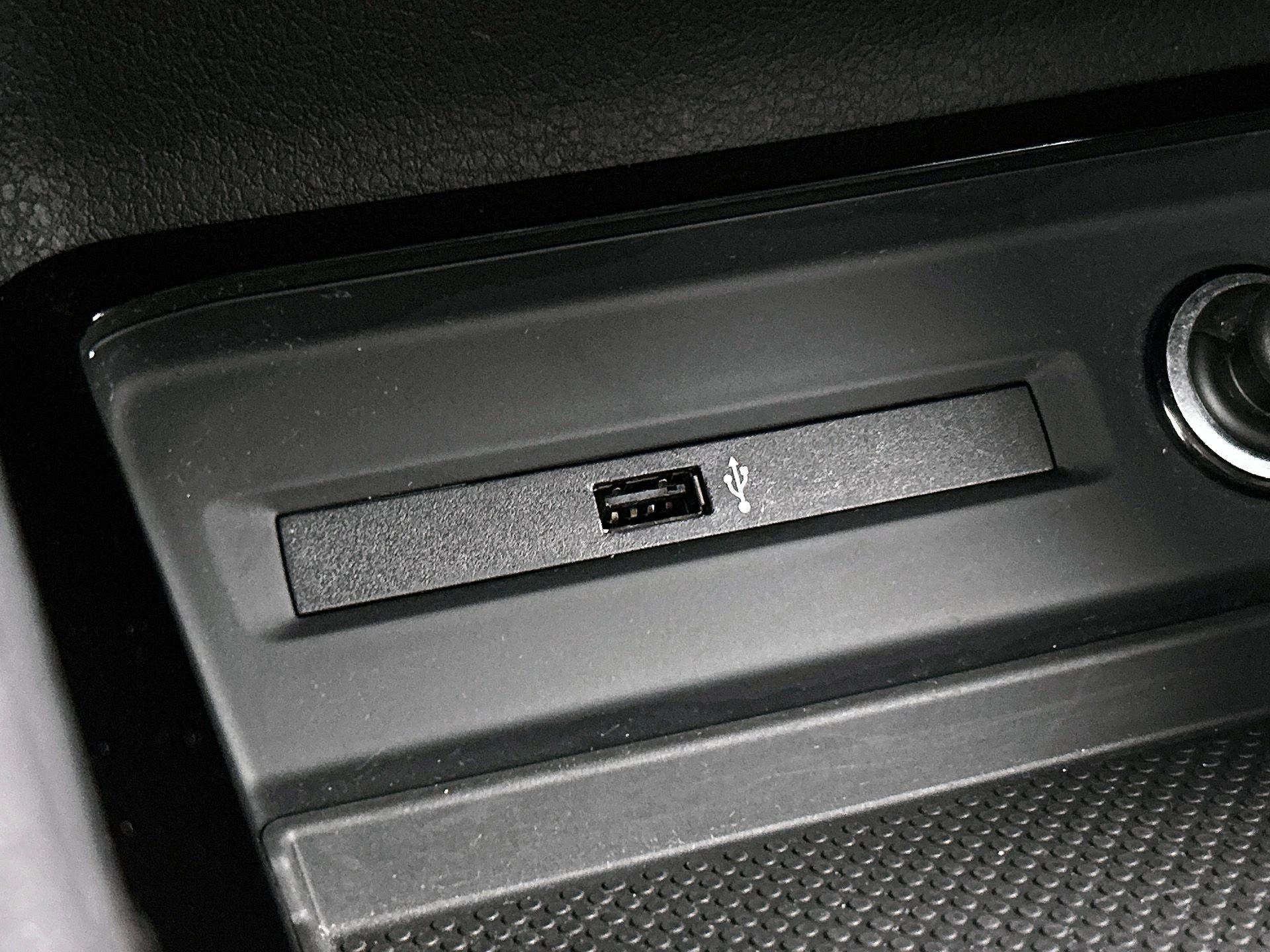 Volkswagen-Golf Sportsvan-image-26