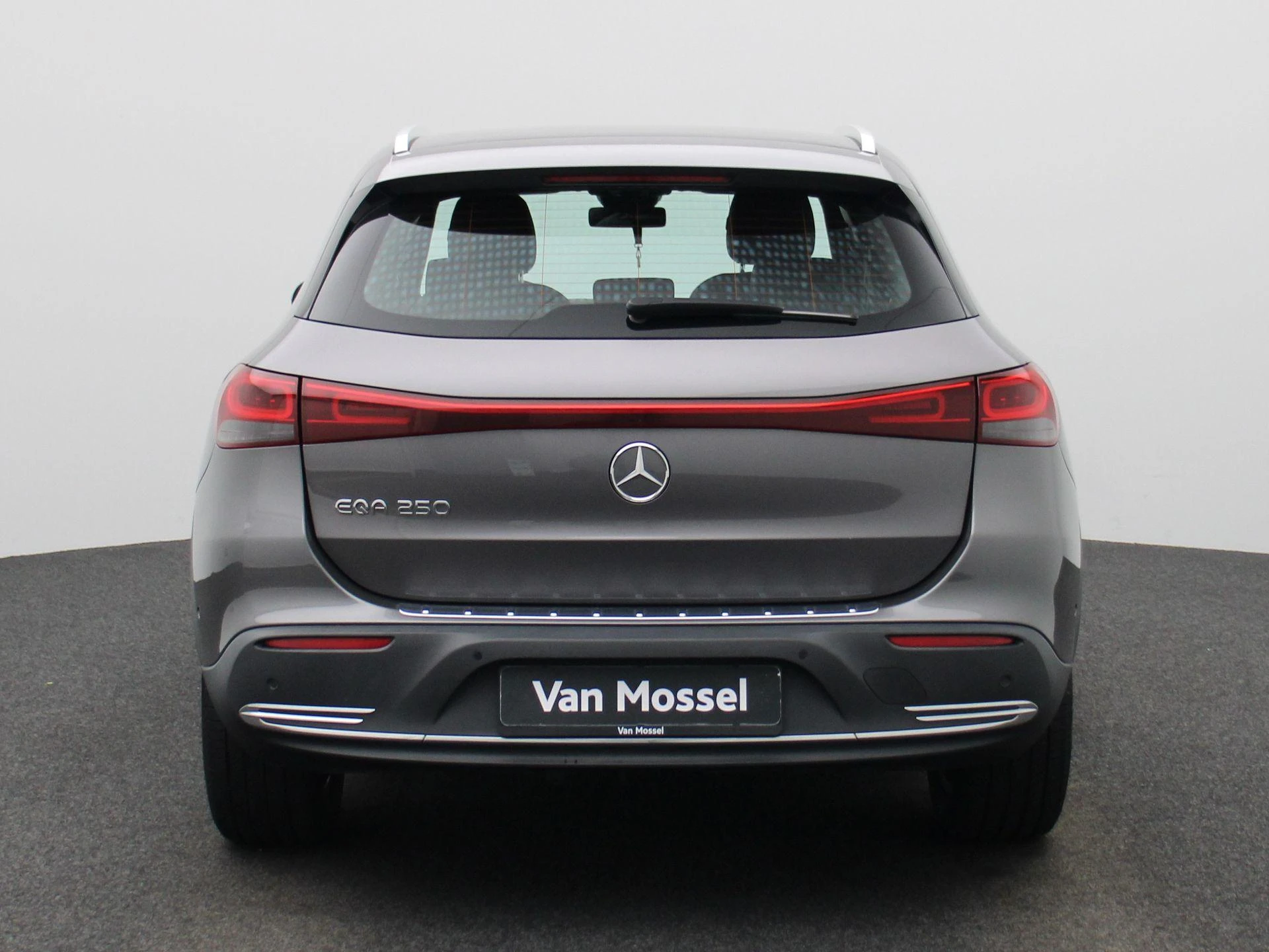 Mercedes-Benz-EQA-image-4