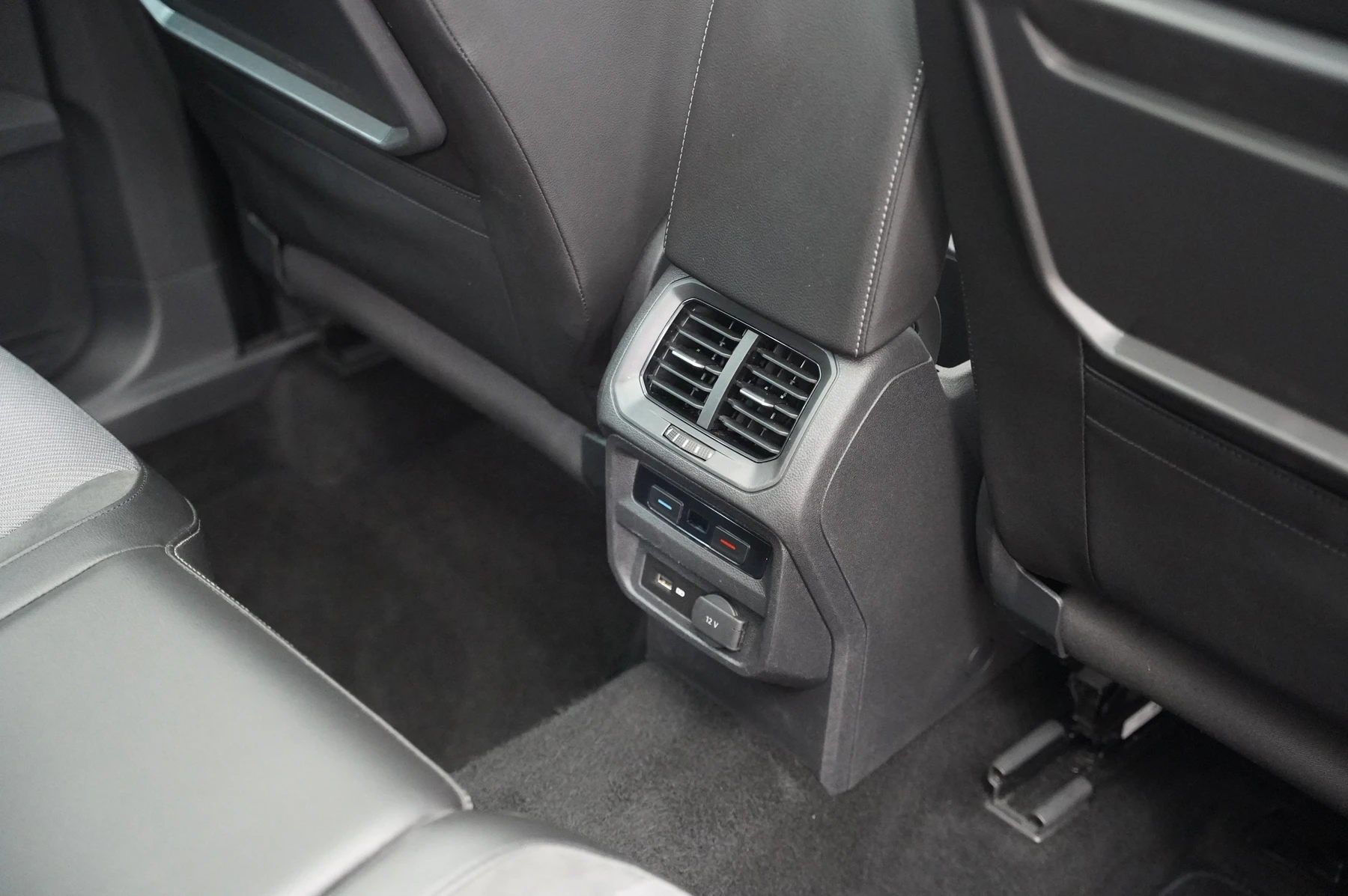 Volkswagen-Tiguan-image-34