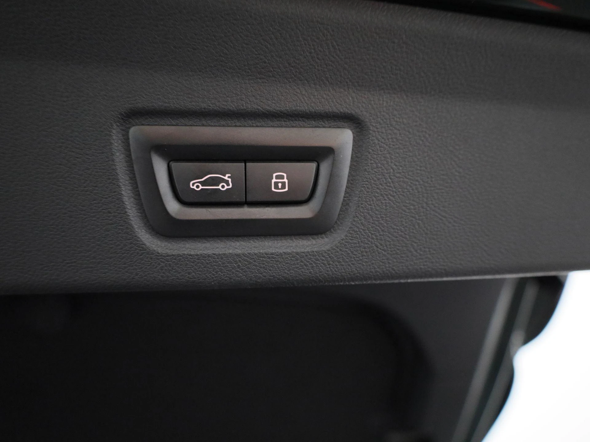 BMW-i4-image-11