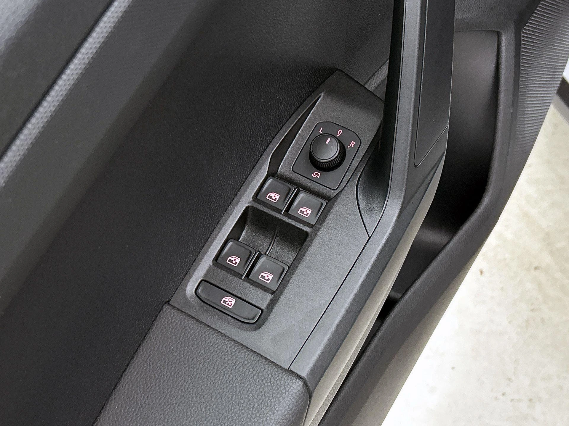SEAT-Arona-image-28