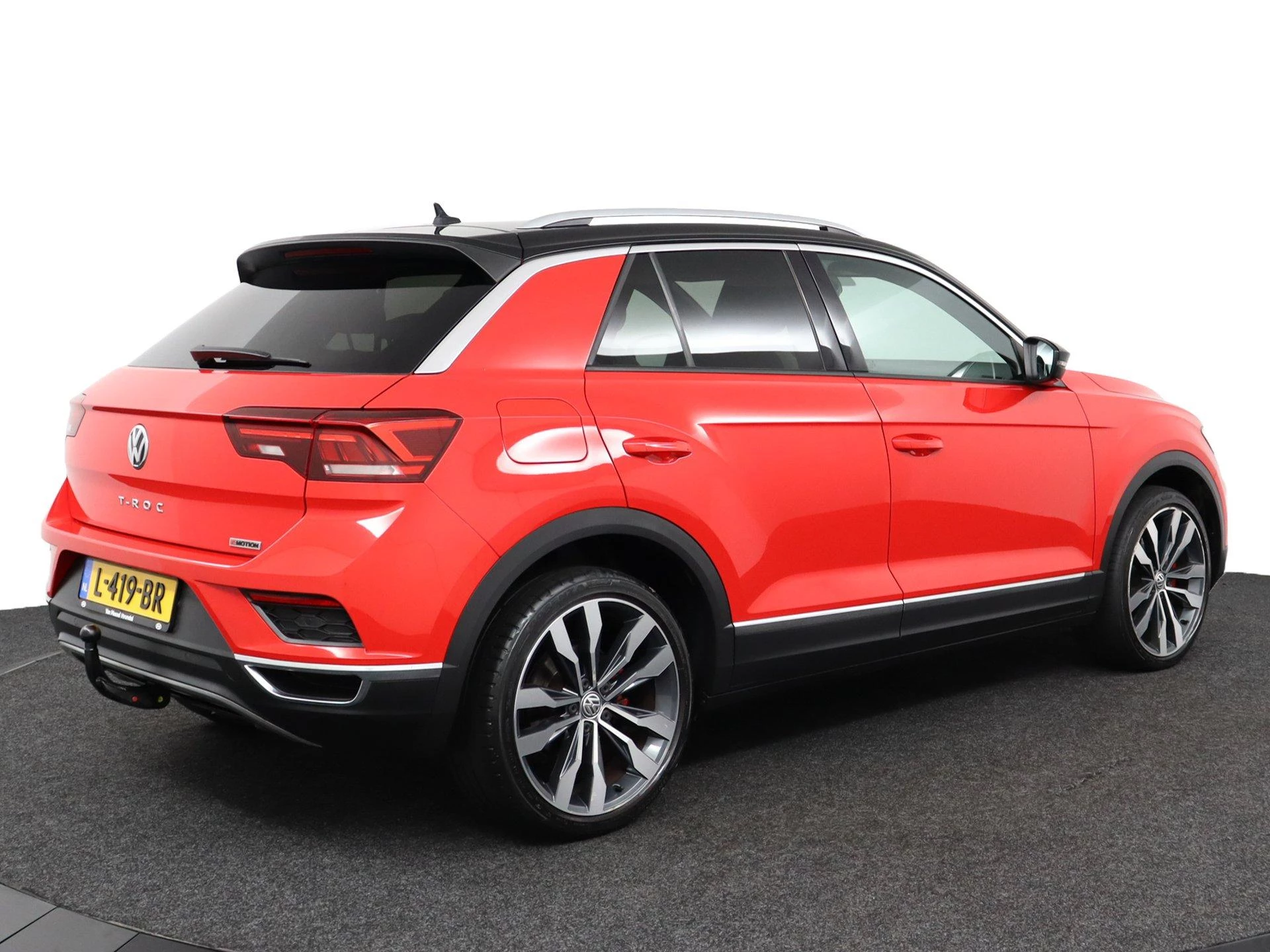 Volkswagen-T-Roc-image-2