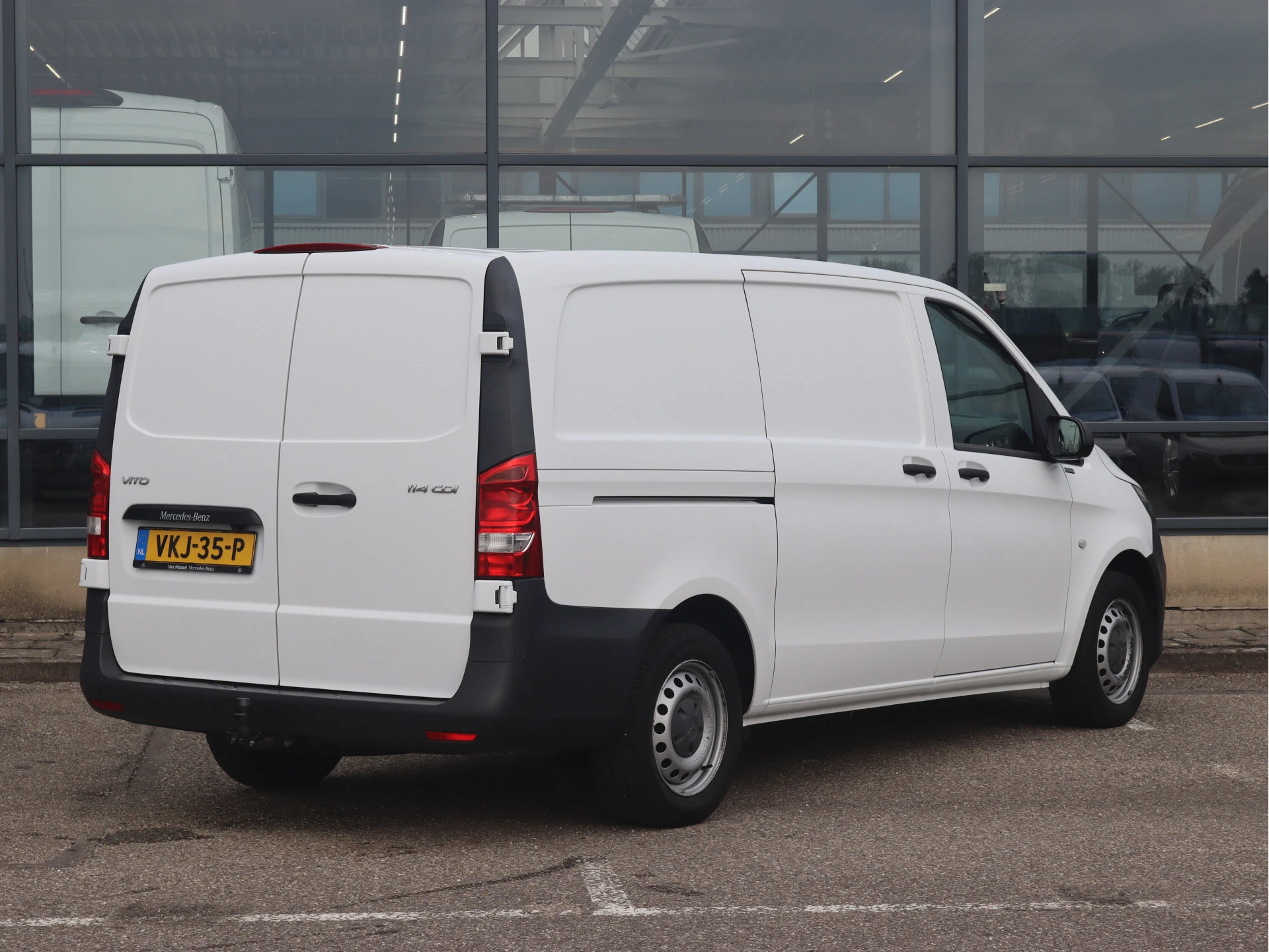 Mercedes-Benz-Vito-image-1