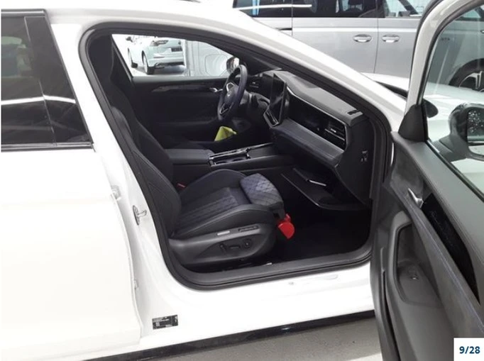 Volkswagen-Passat-image-4