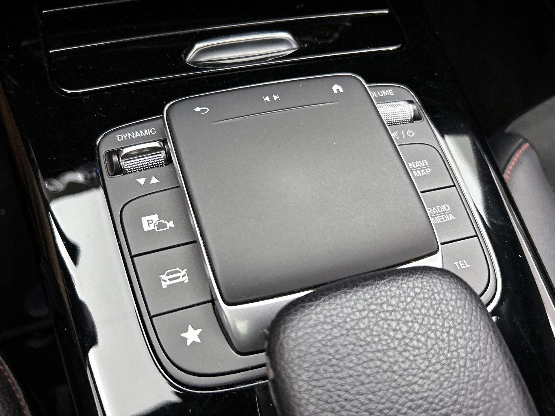 Mercedes-Benz-CLA-image-9