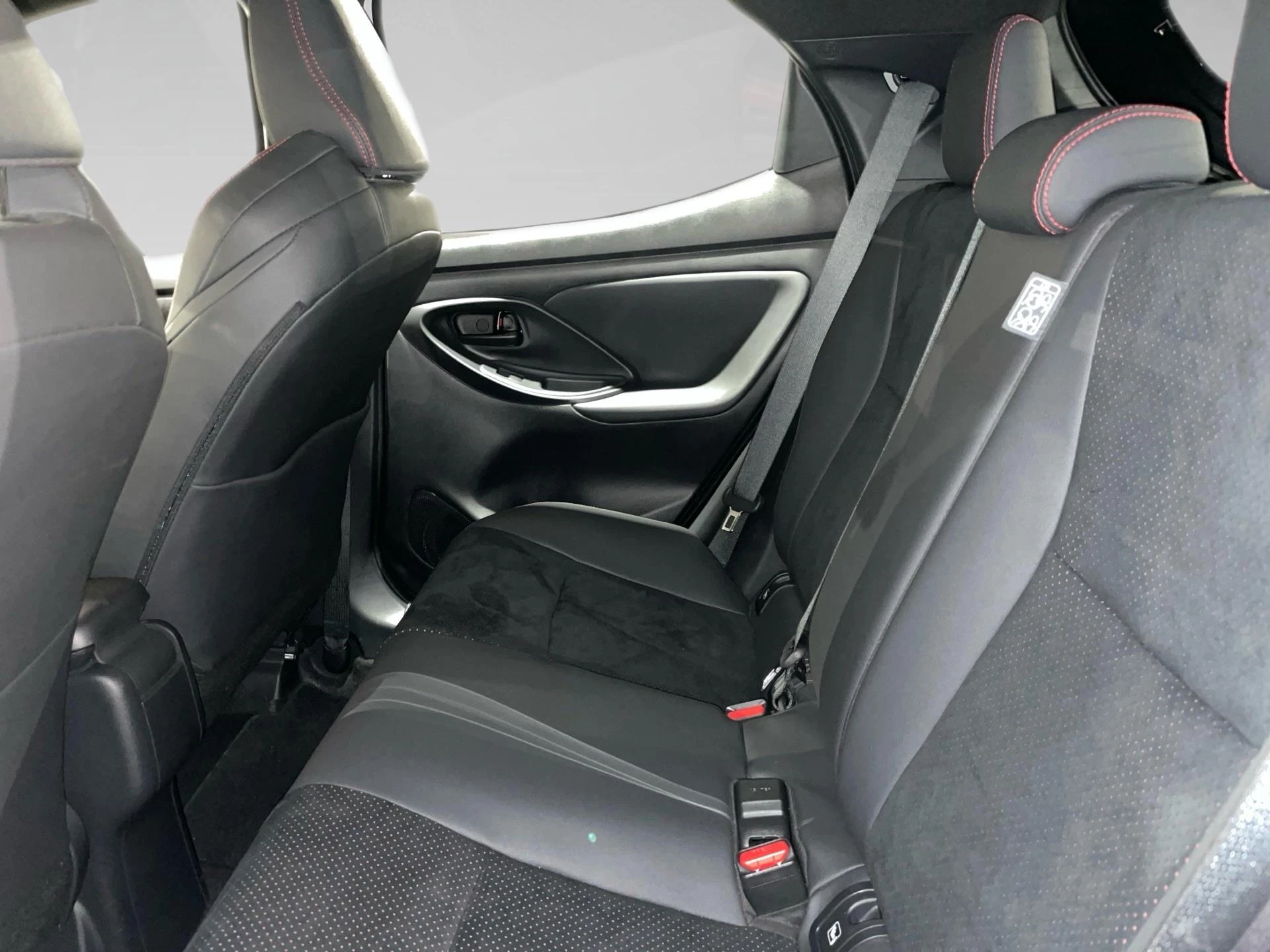 Toyota-Yaris-image-8