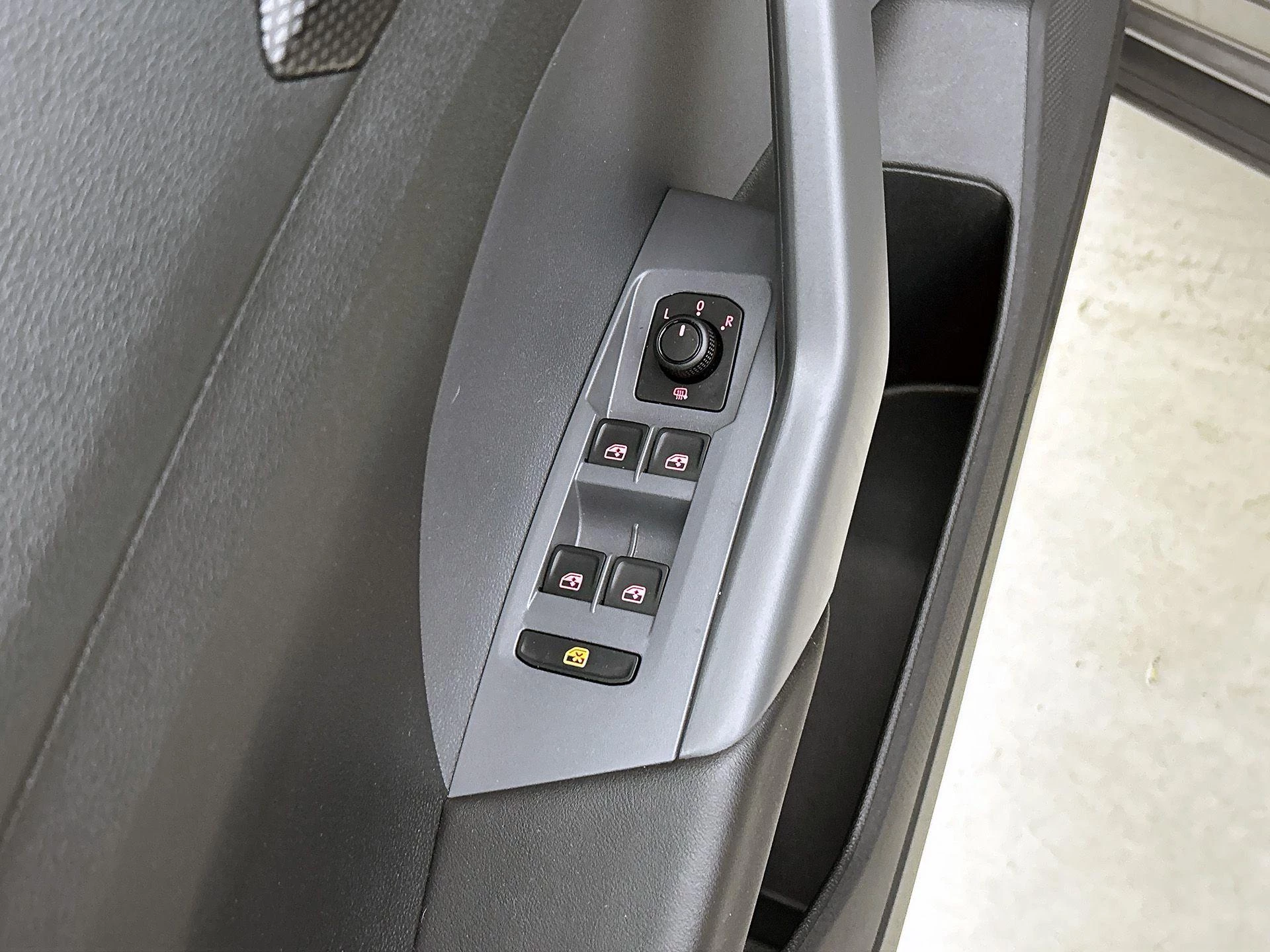Volkswagen-T-Cross-image-27