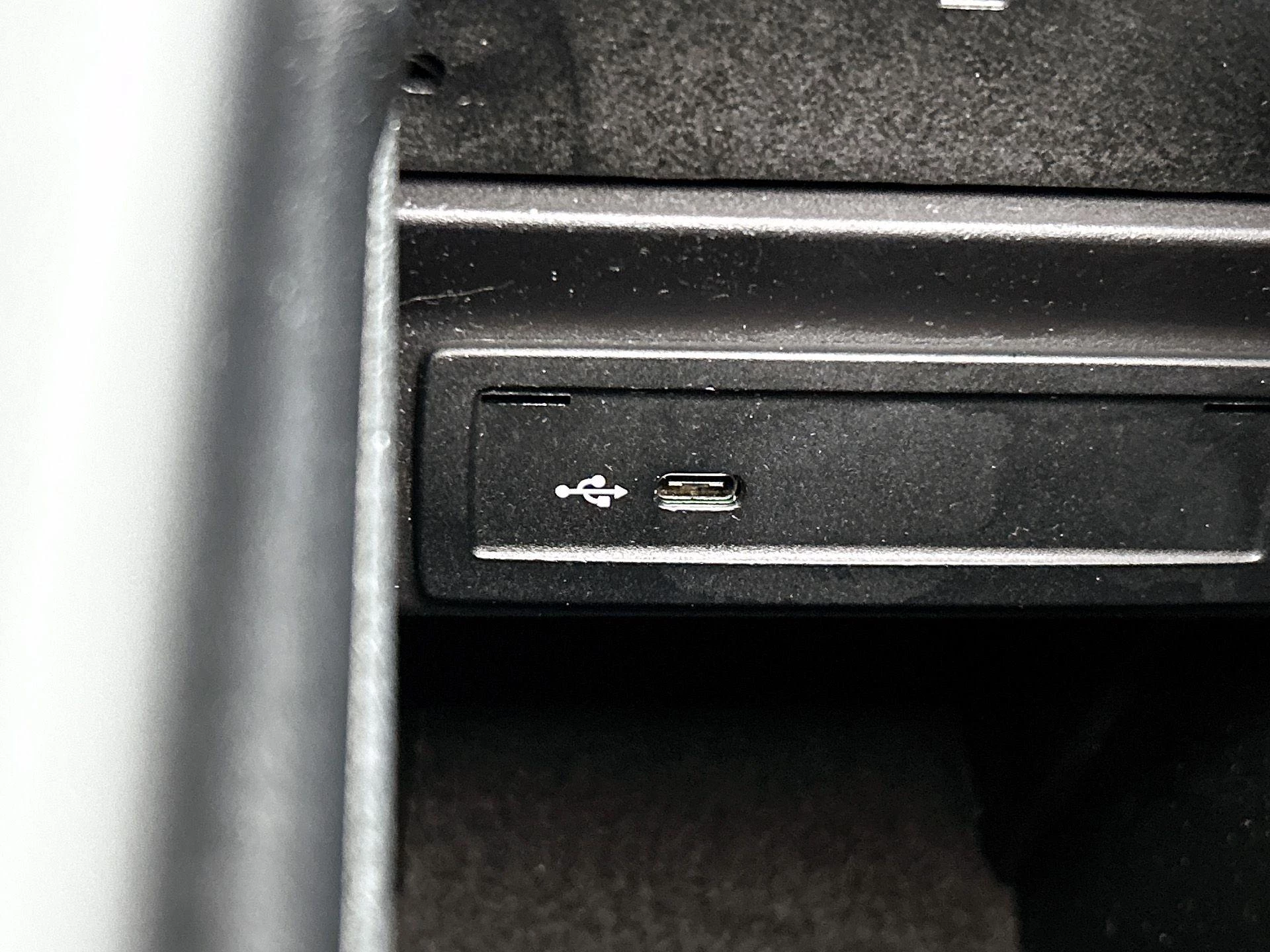 Mercedes-Benz-GLA-image-44