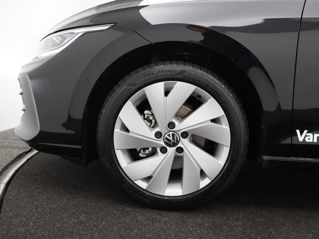 Volkswagen-Golf-image-23
