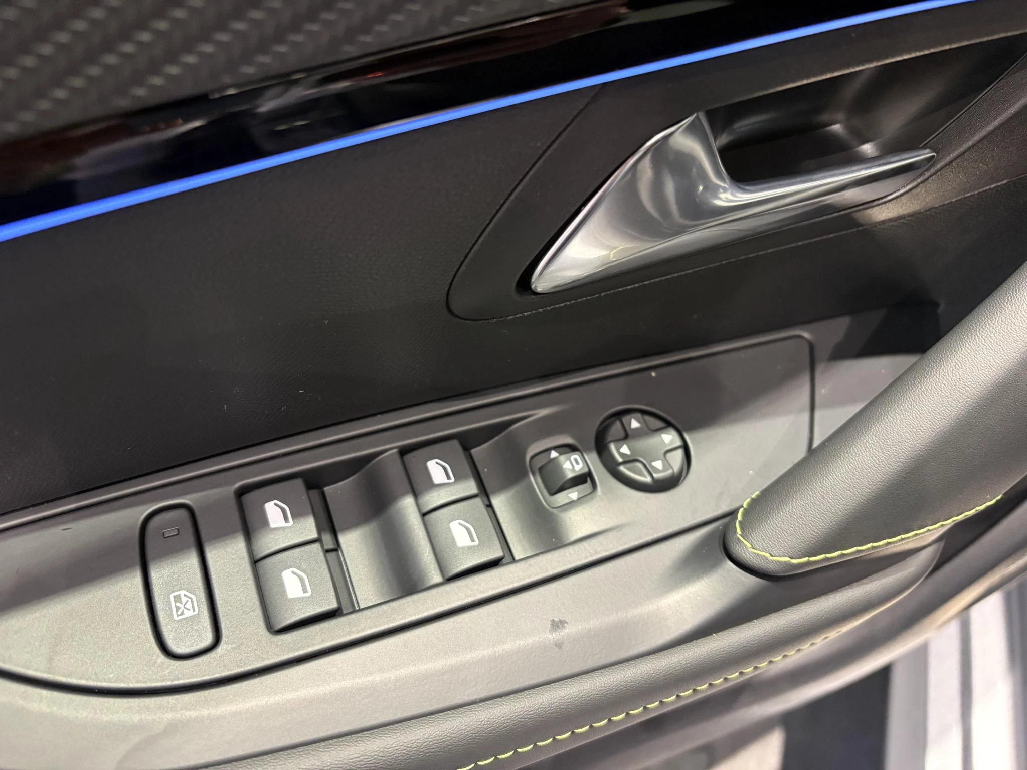 Peugeot-208-image-10