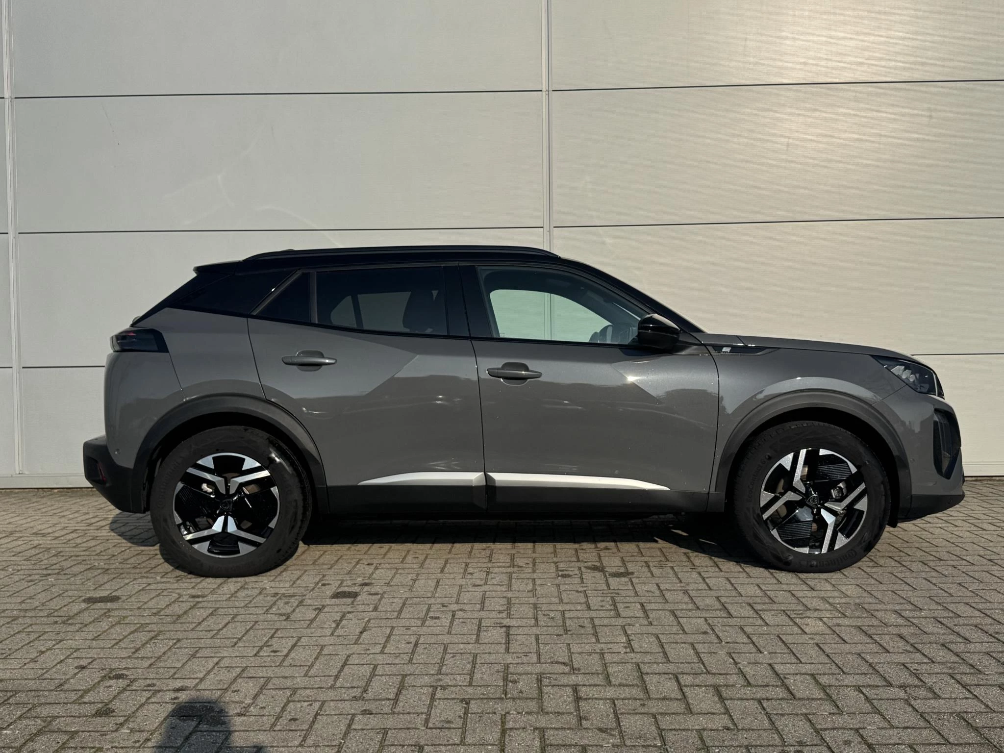 Peugeot-e-2008-image-6