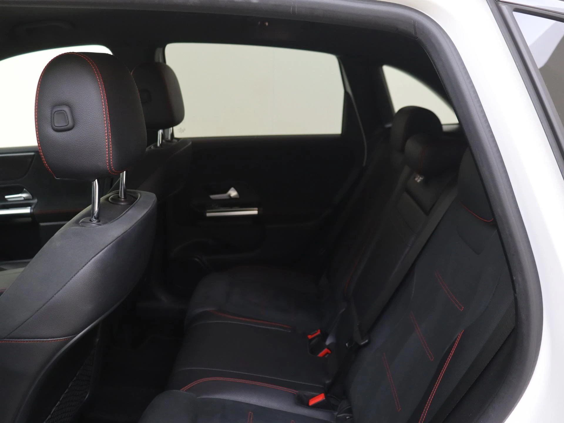 Mercedes-Benz-B-Klasse-image-15