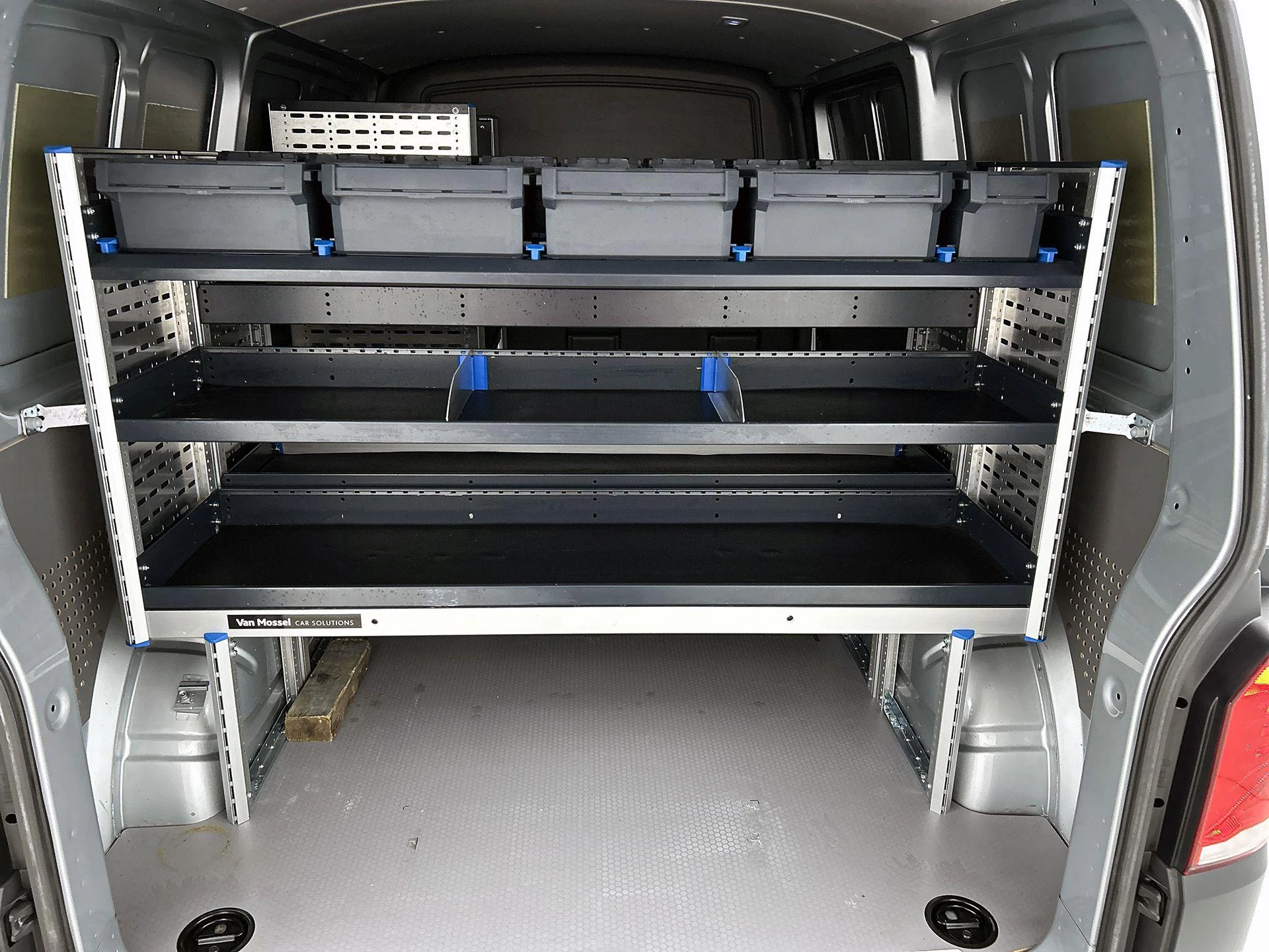Volkswagen-Transporter-image-19