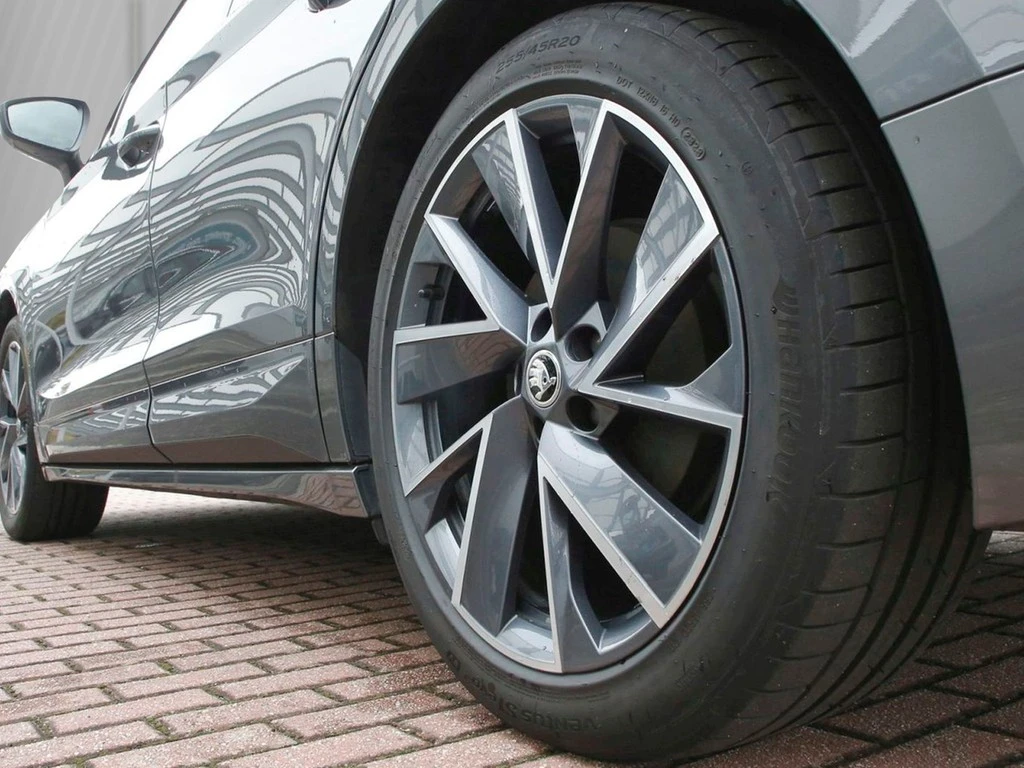 Škoda-Enyaq iV-image-4