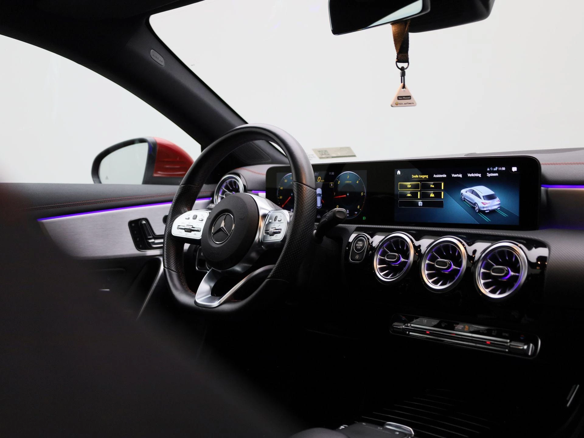 Mercedes-Benz CLA 180 d AMG Line Shooting Brake + CARPLAY + PANO DAK + TREKHAAK + MEMORY SEATS +