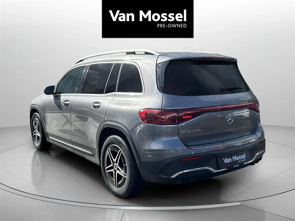 Mercedes-Benz-EQB-image-6