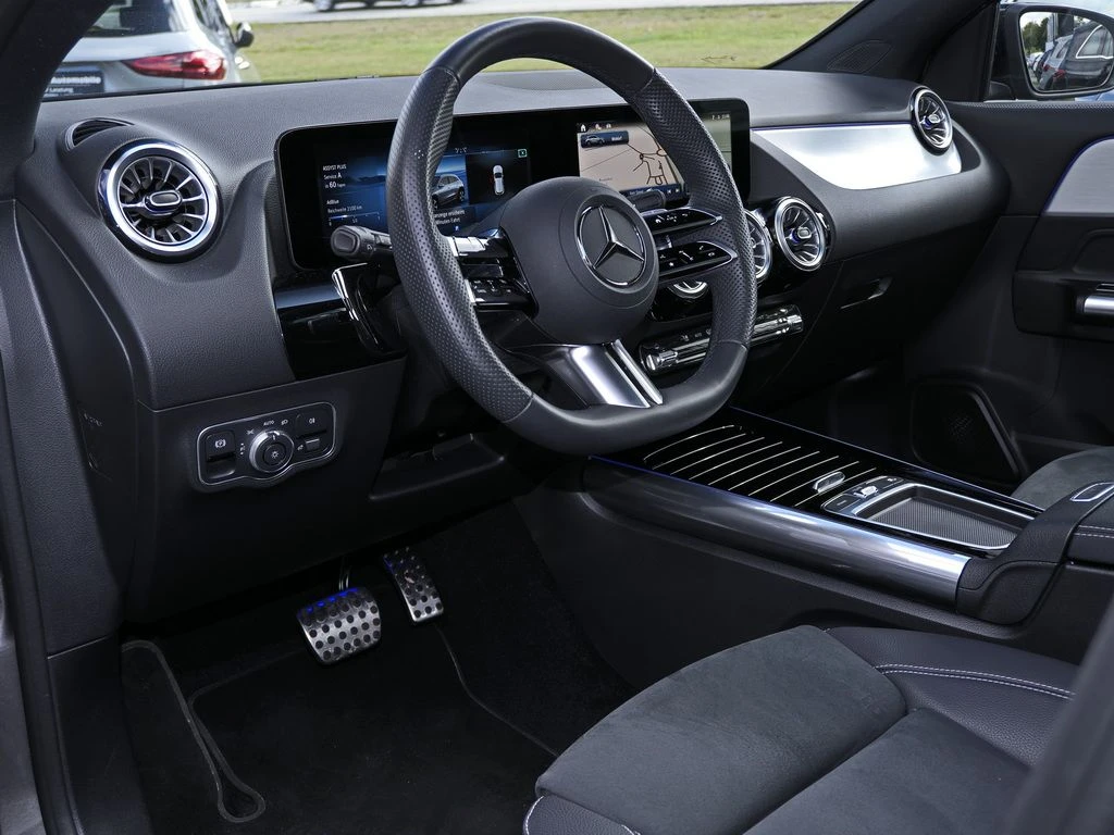 Mercedes-Benz-GLA 200 d-image-8