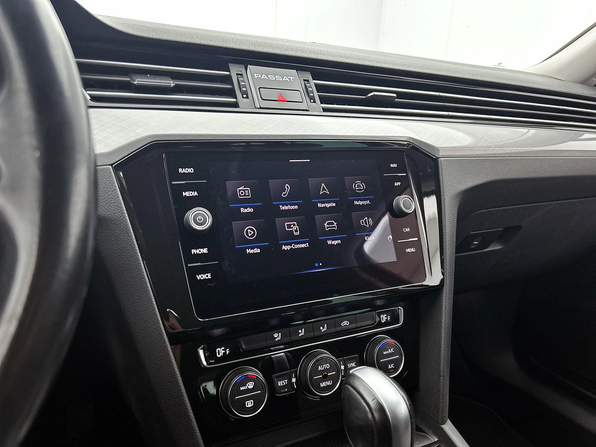 Volkswagen-Passat-image-6