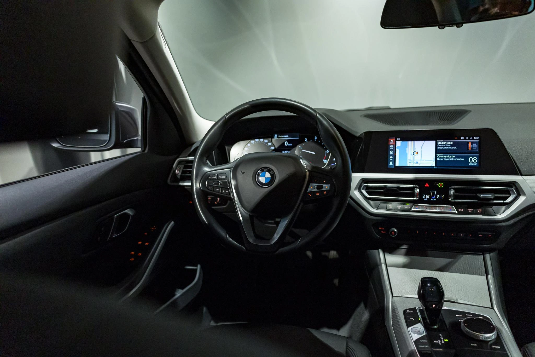 BMW-Série 3-image-19