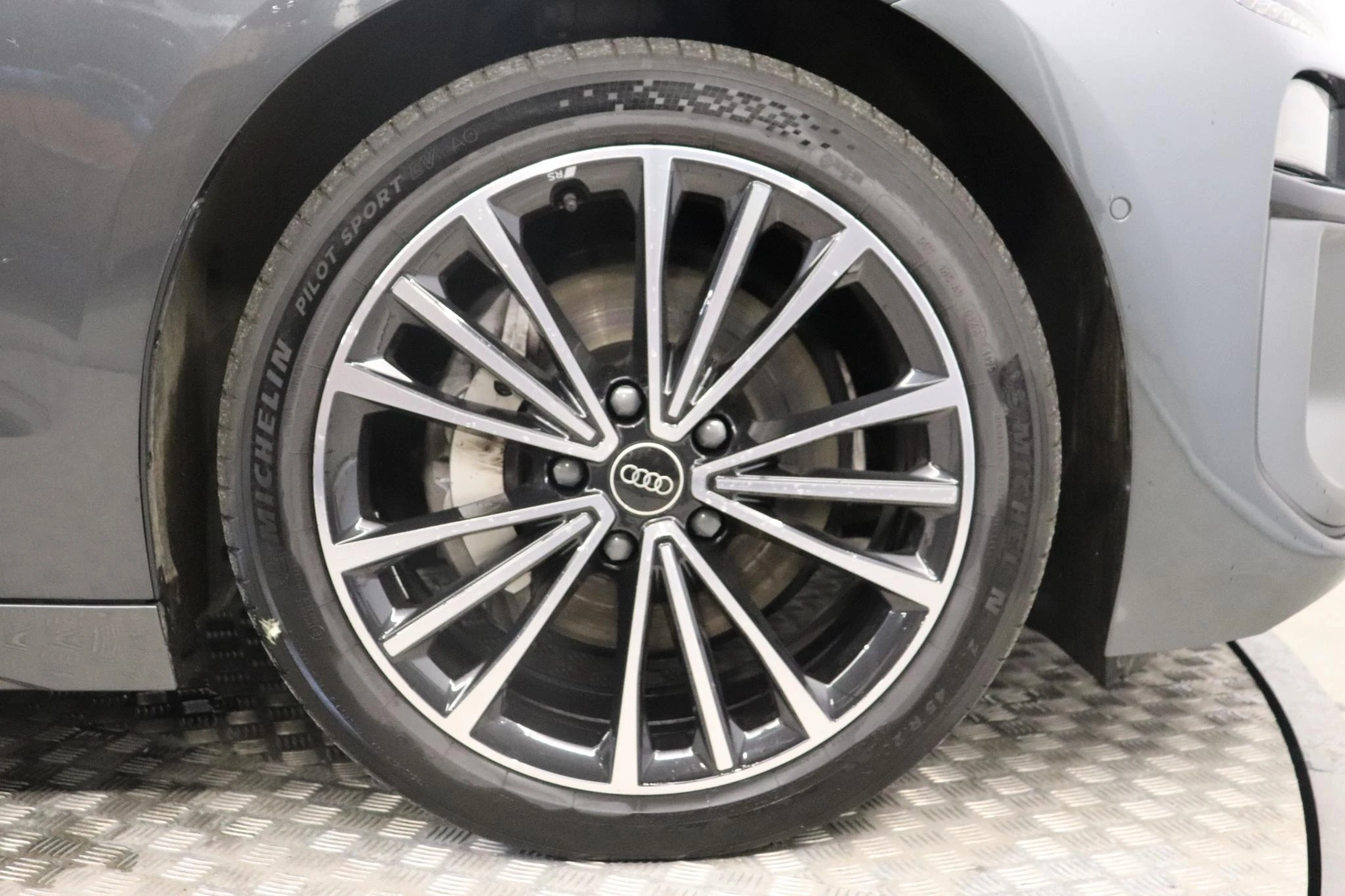 Audi-A6 Avant e-tron-image-7