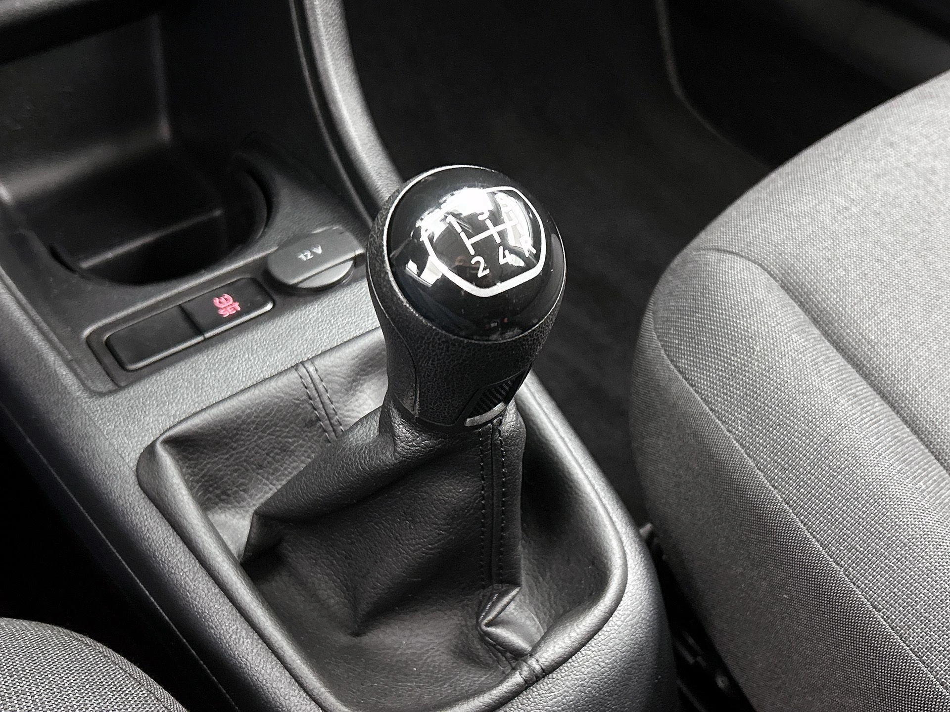 Volkswagen-up!-image-22