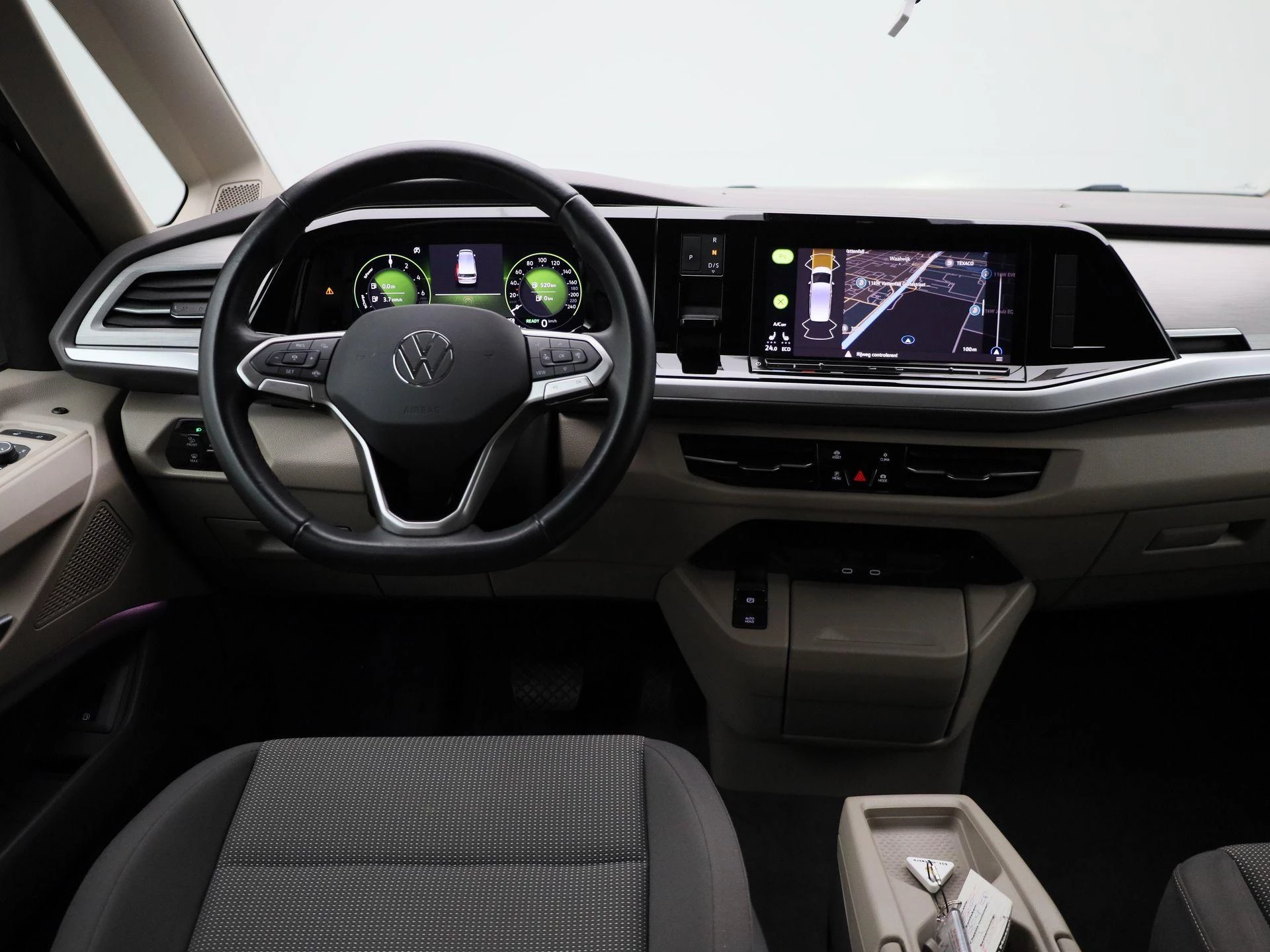 Volkswagen-Multivan-image-6